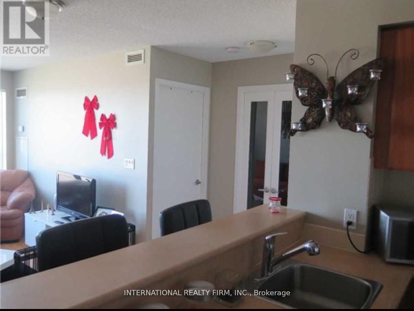 36 Lee Centre Drive 3015, Toronto, ON M1H 3K2 photo 2