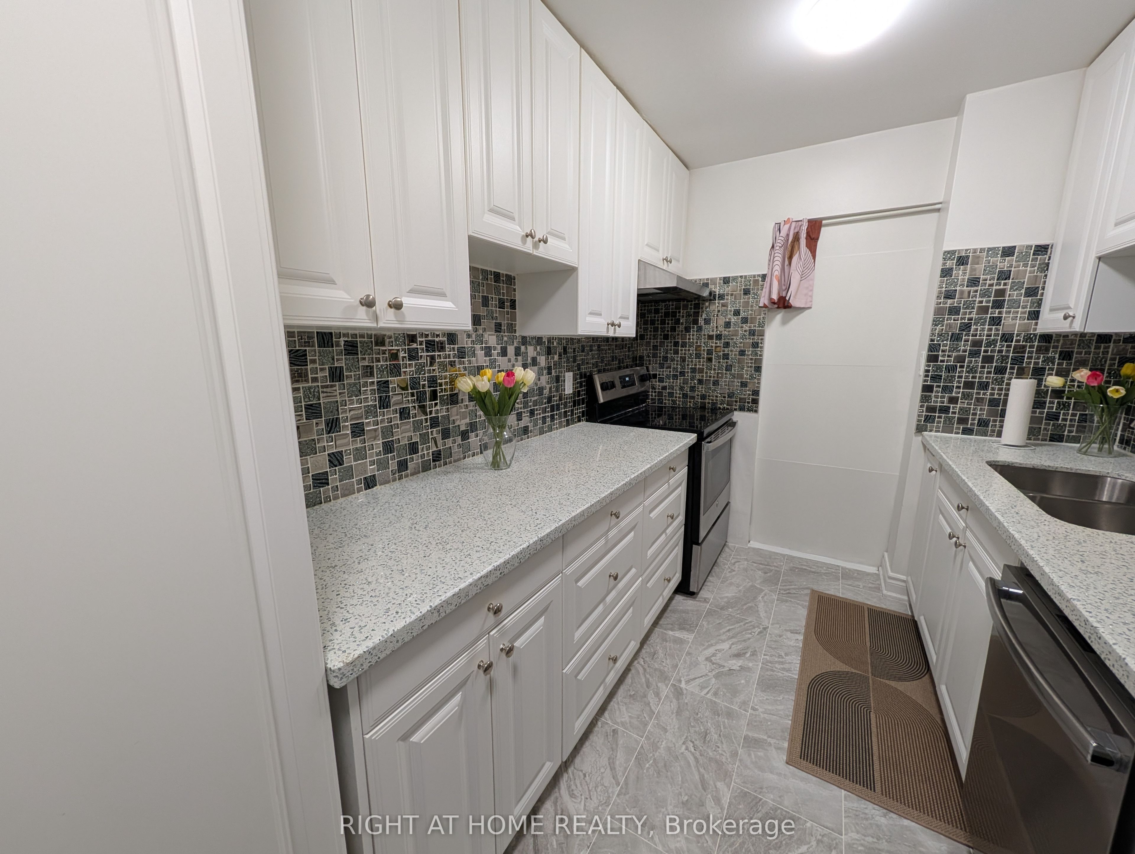 3 Massey Square 2407, Toronto, ON M4C 5L5