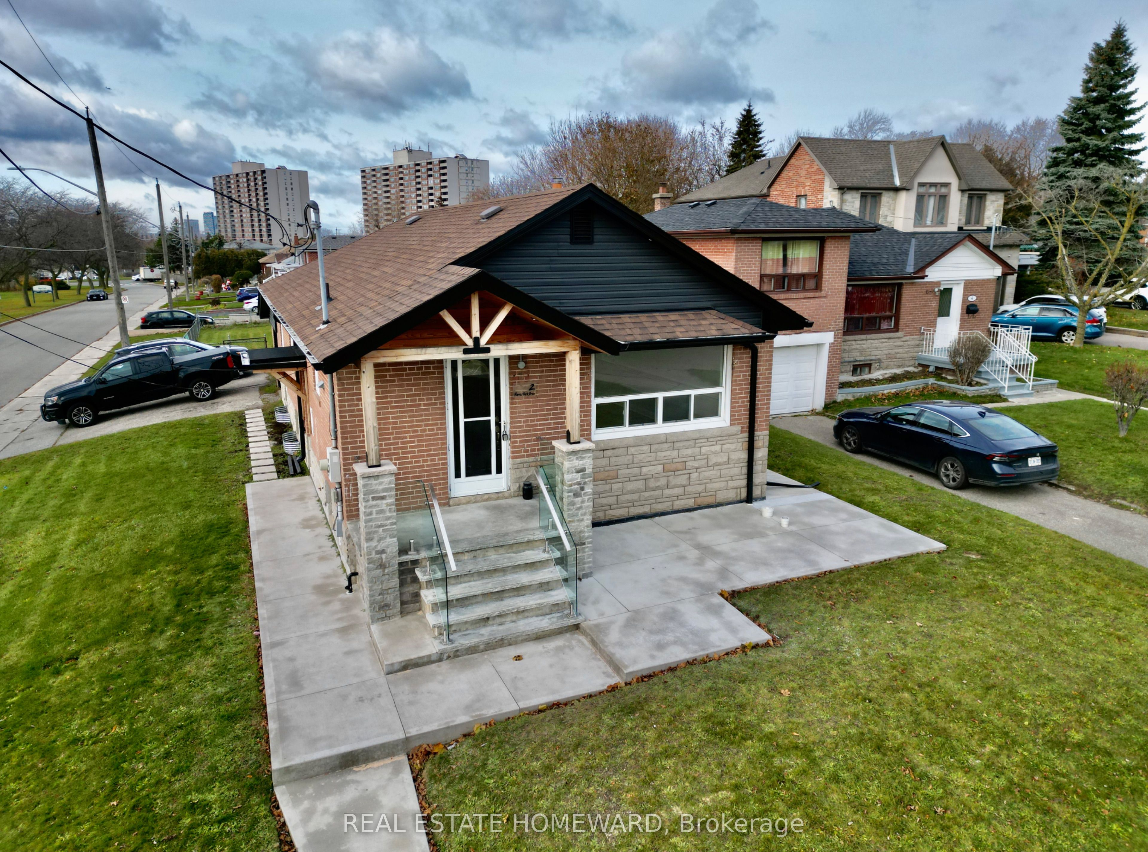 2 Harris Park Drive Lower, Toronto, ON M1L 2Z9 photo 2