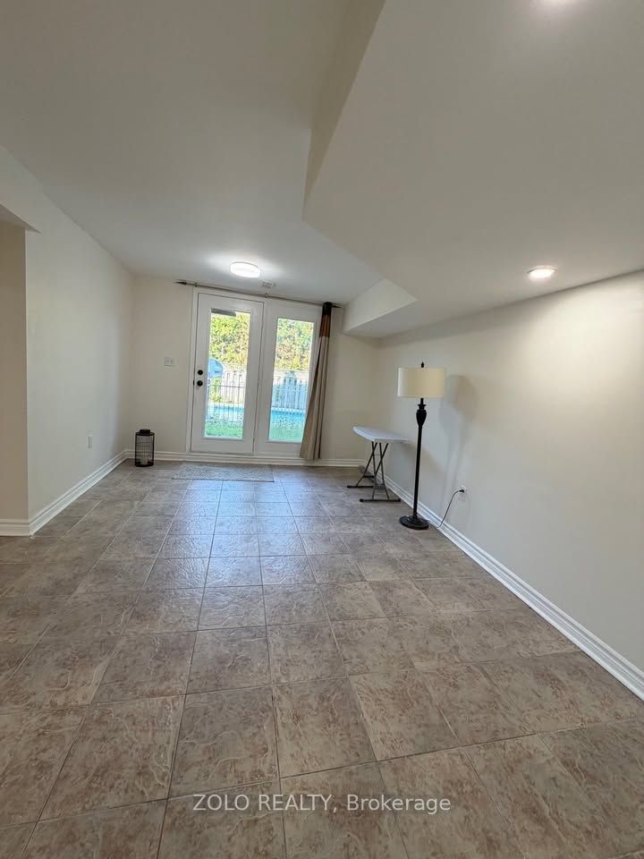 179 Fallingbrook Street, Whitby, ON L1R 2B1 photo 2
