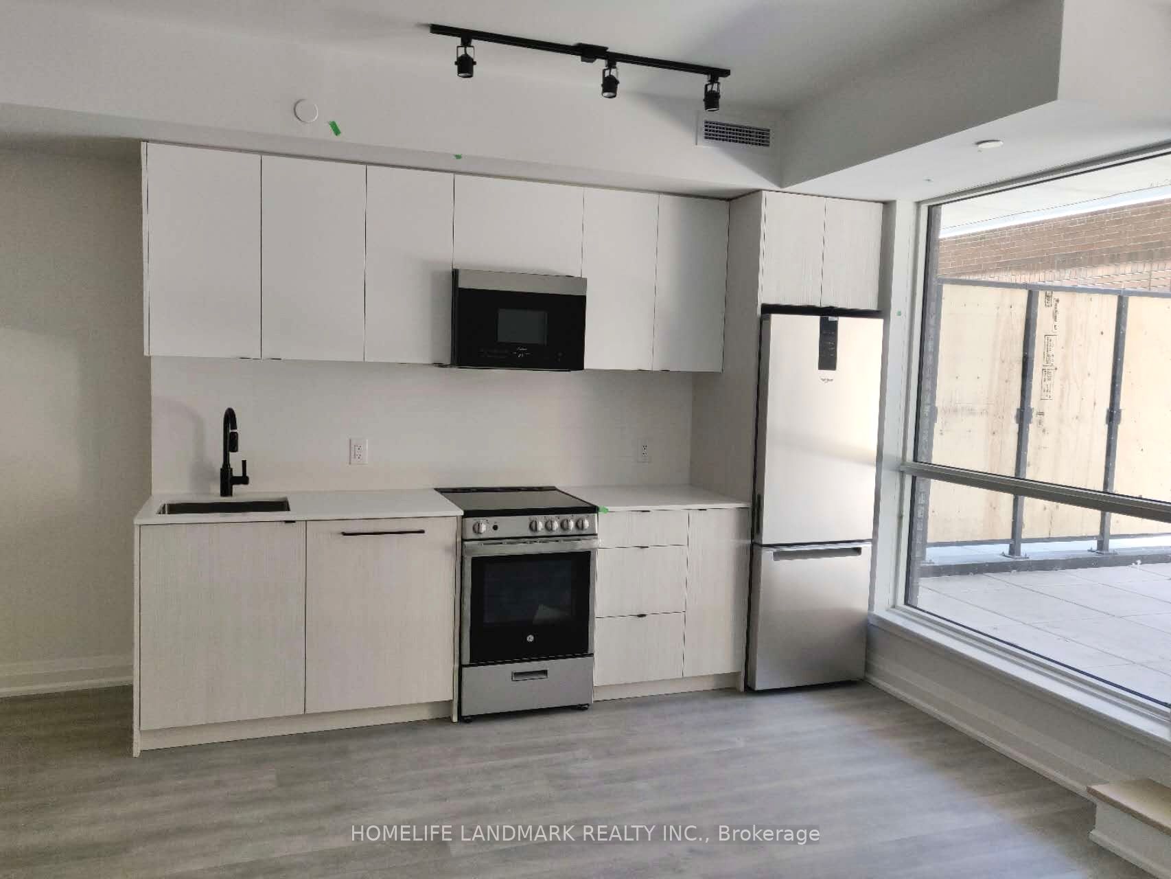 2369 Danforth Avenue 202, Toronto, ON M4C 0B1 photo 3