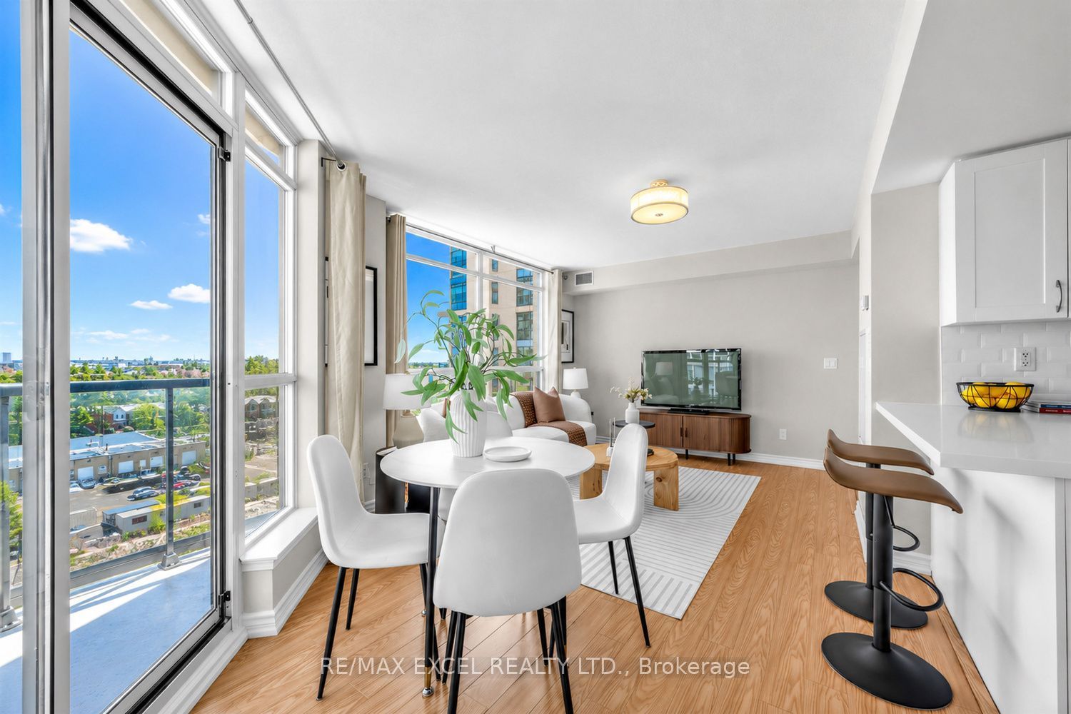 340 Watson Street 916, Whitby, ON L1N 9G1 photo 5