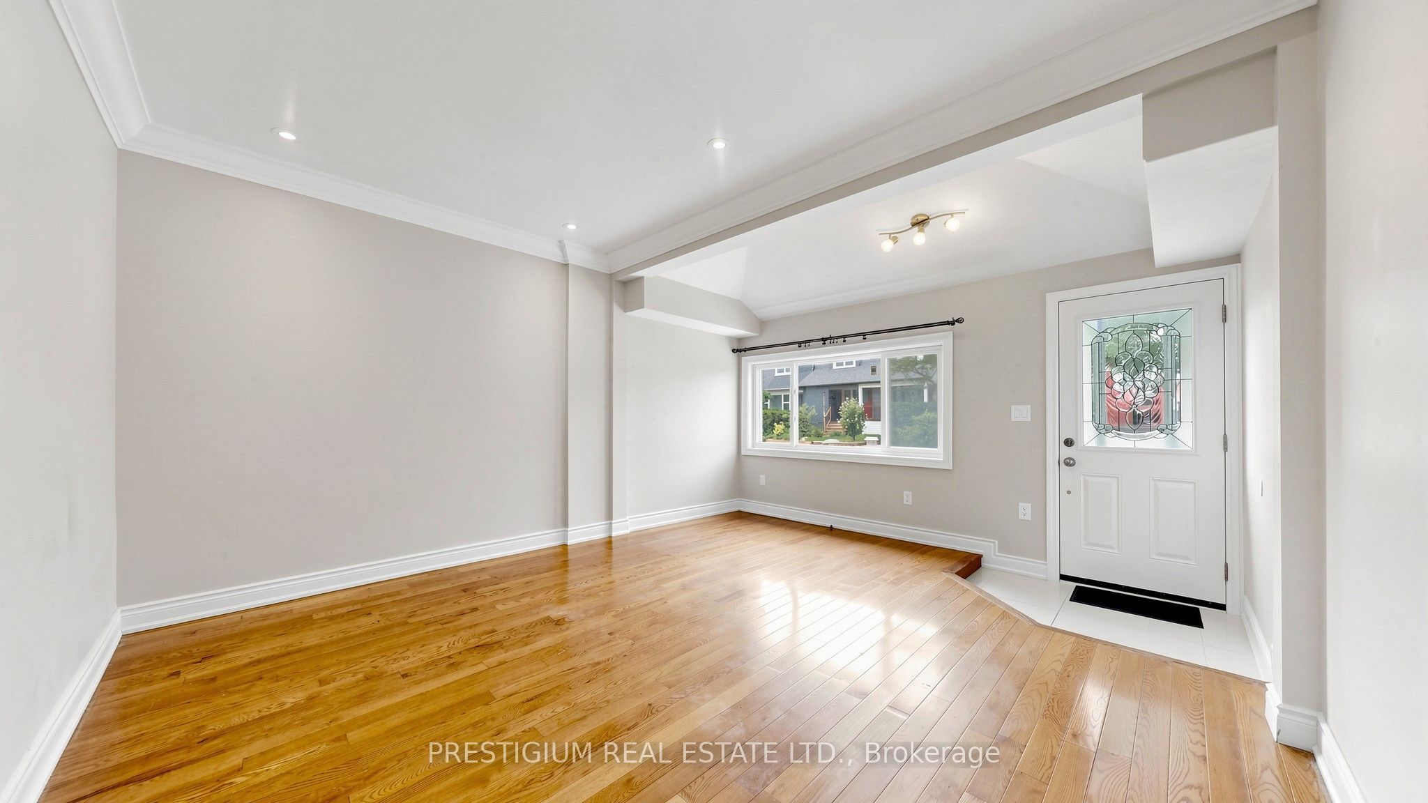 65 Eldon Avenue, Toronto, ON M4C 5G2 photo 3