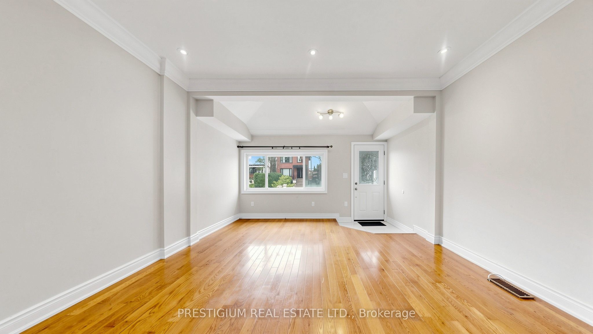65 Eldon Avenue, Toronto, ON M4C 5G2 photo 4