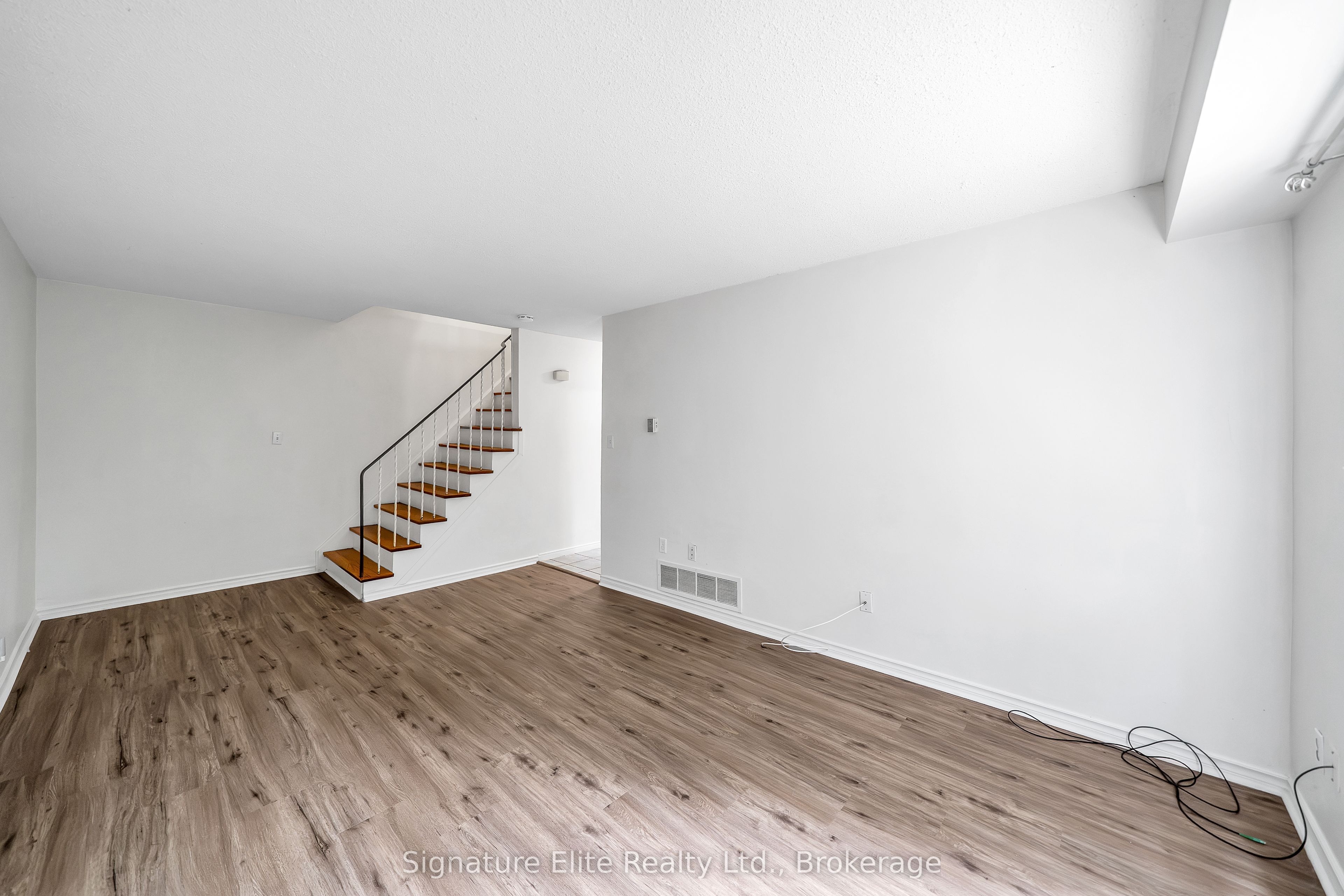 730 Cedar Street 7, Oshawa, ON L1H 4M7 photo 4