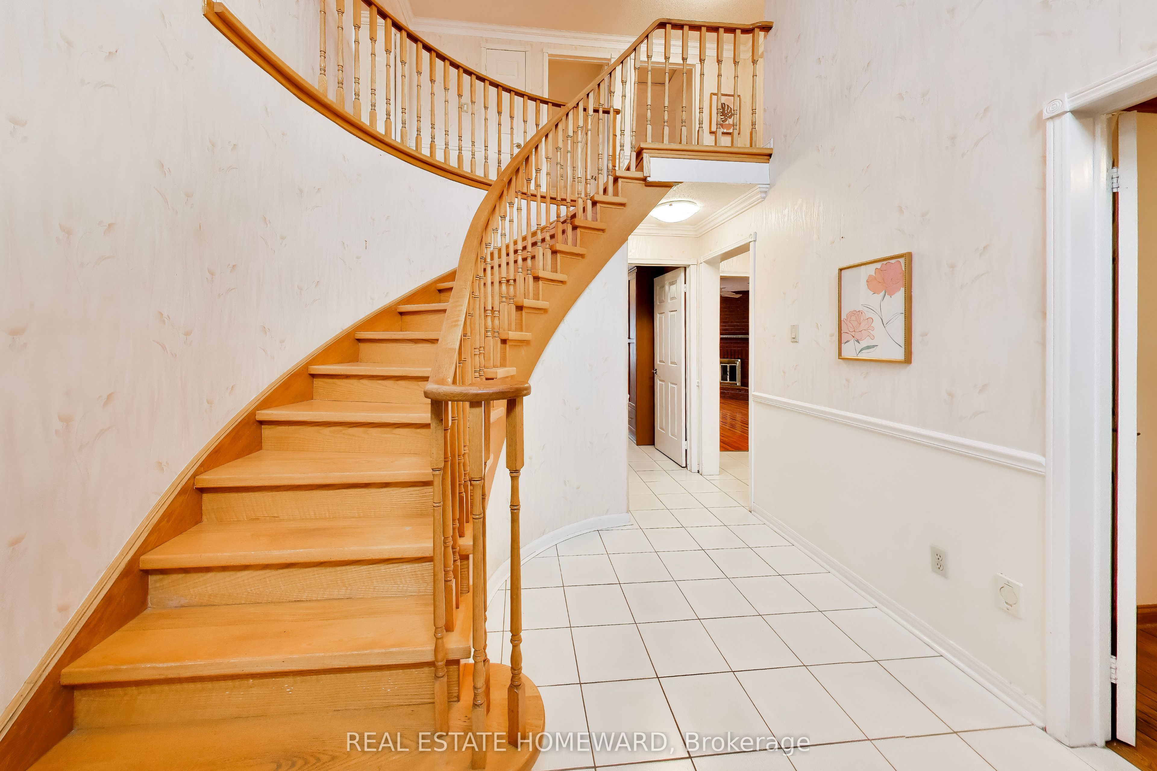 23 Hutchcroft Avenue, Toronto, ON M1V 3S3 photo 2