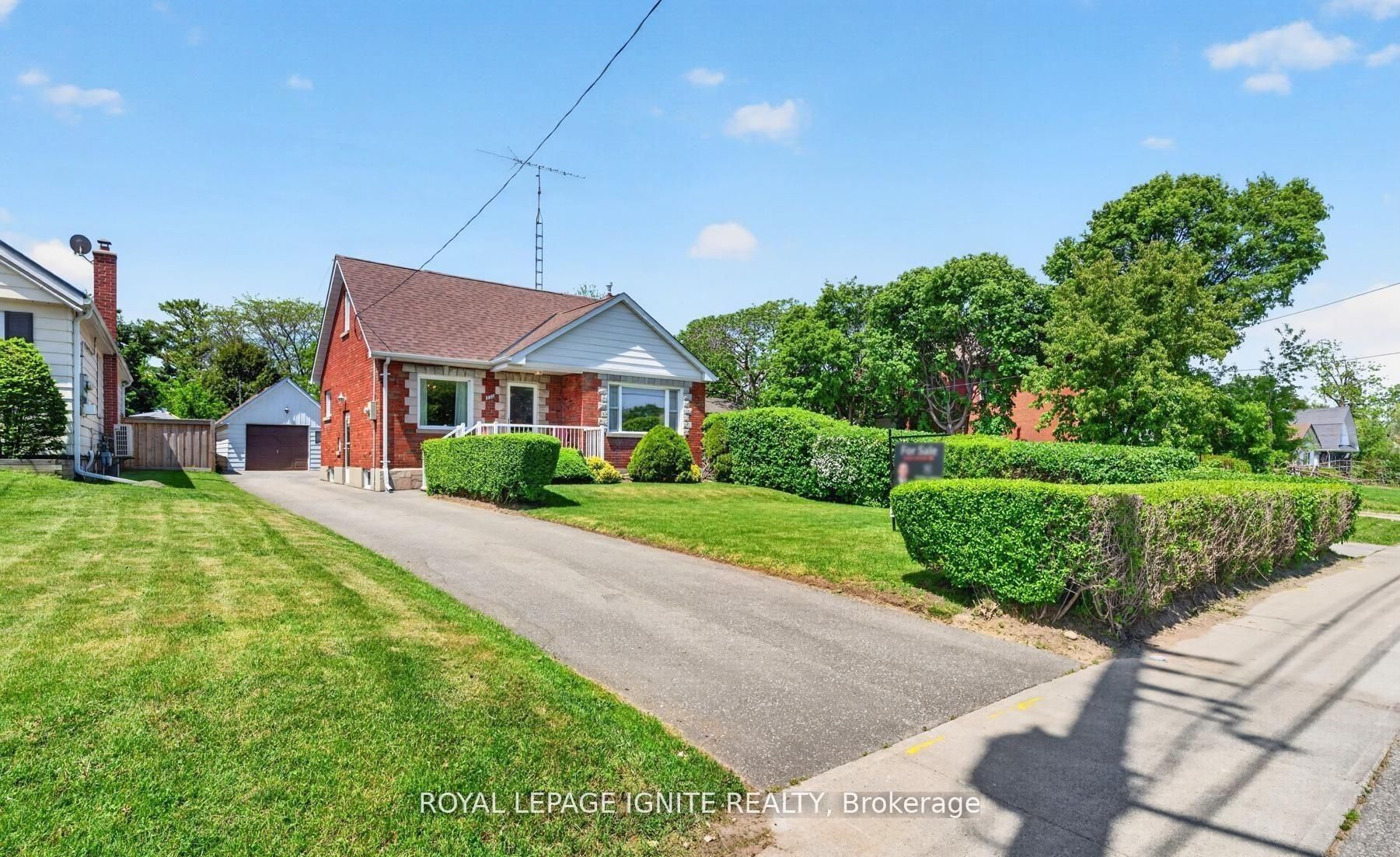 820 Simcoe Street N Main, Oshawa, ON L1G 4V8