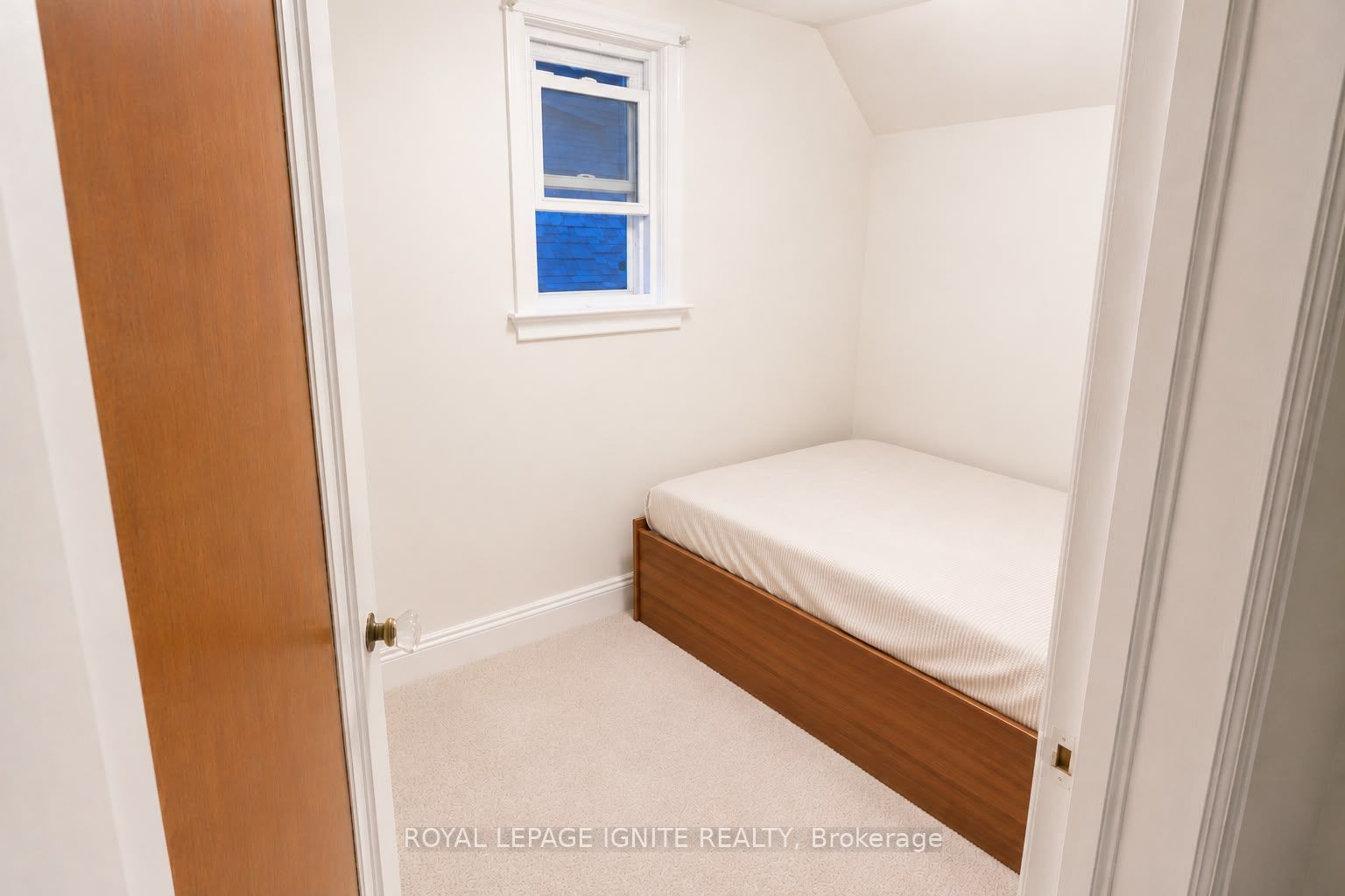 820 Simcoe Street N Main, Oshawa, ON L1G 4V8 photo 5