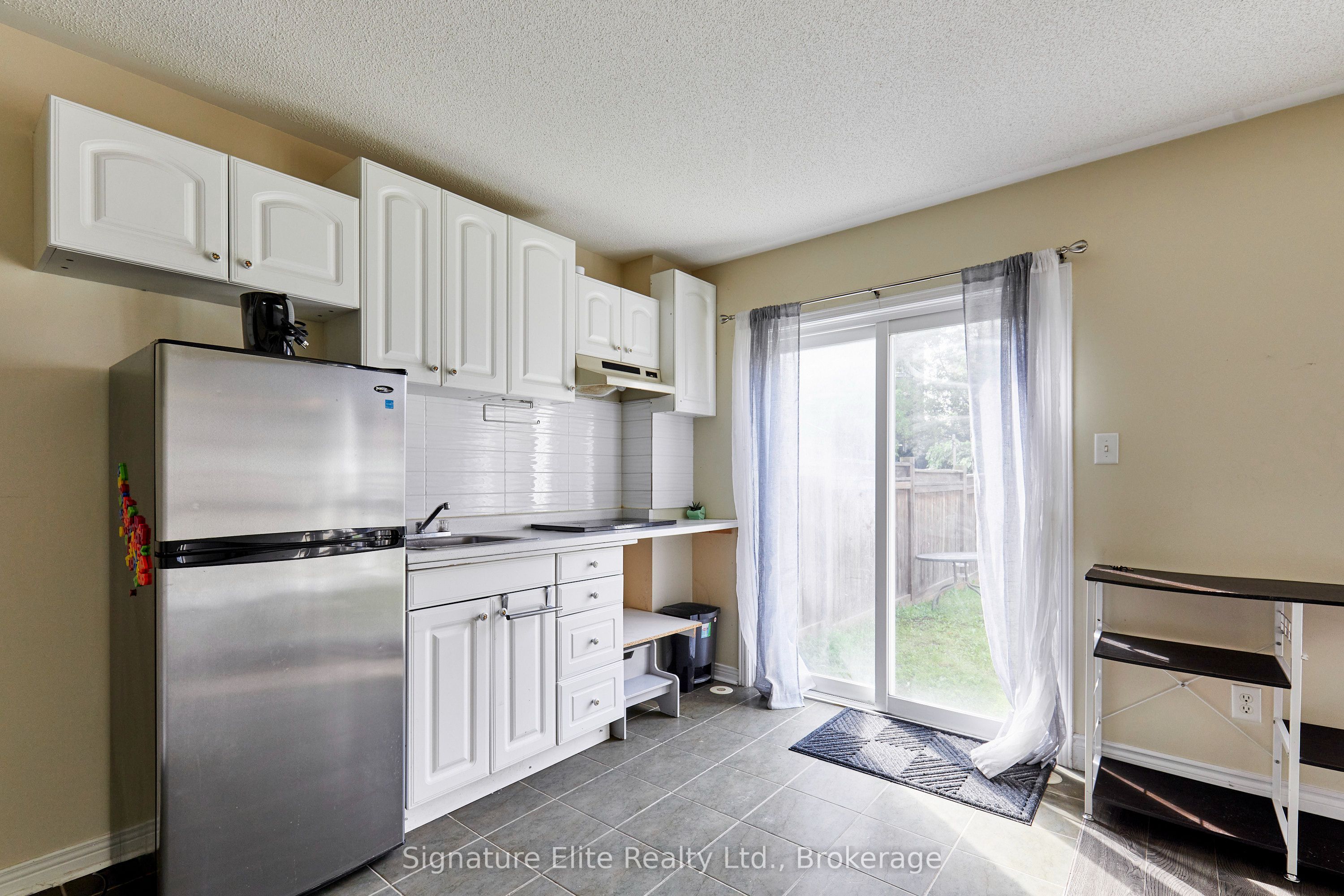 11 Etienne Street Lower, Toronto, ON M1L 0A2 photo 3