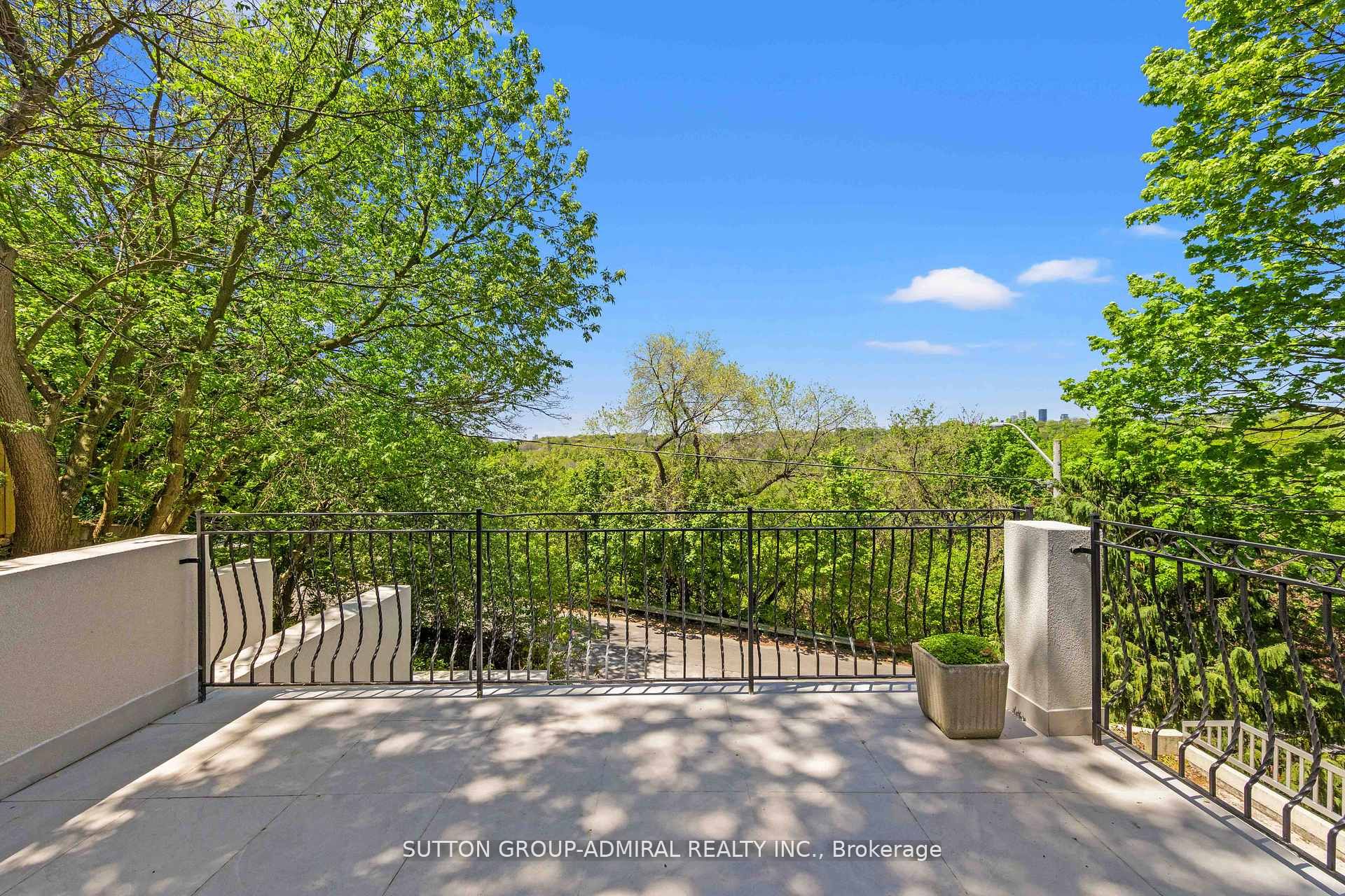 35 Beechwood Drive, Toronto, ON M4K 3H7 photo 5