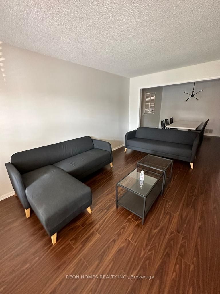3 Lord Roberts Drive, Toronto, ON M1K 3W1 photo 2