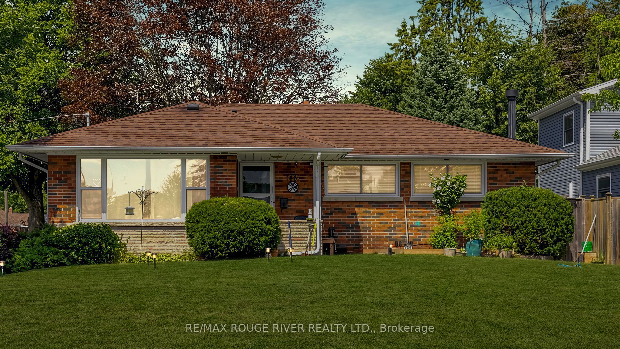 46 Sunset Drive Lower, Oshawa, ON L1G 3L1
