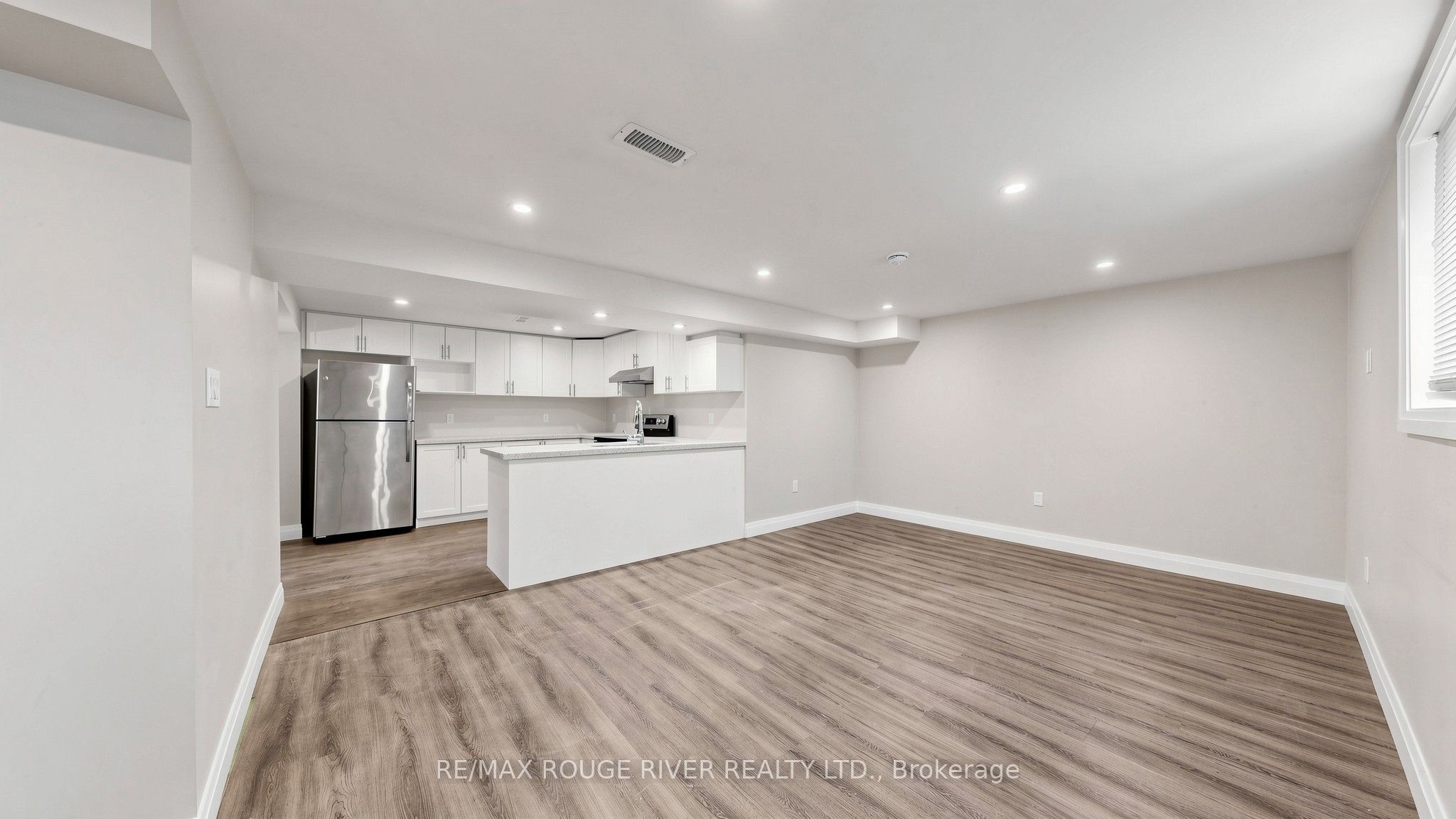 46 Sunset Drive Lower, Oshawa, ON L1G 3L1 photo 3