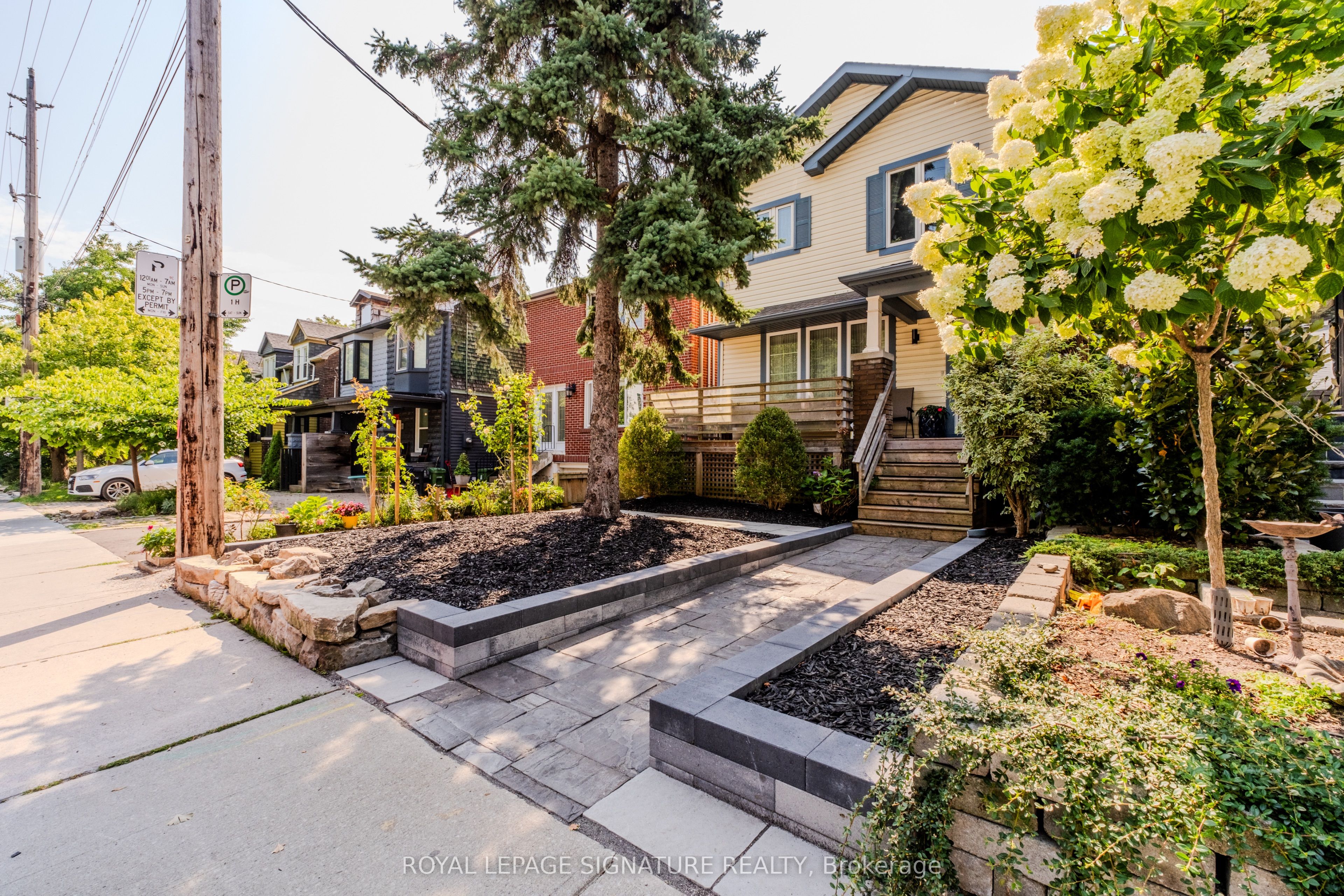 15 Battenberg Avenue, Toronto, ON M4L 1J7 photo 4