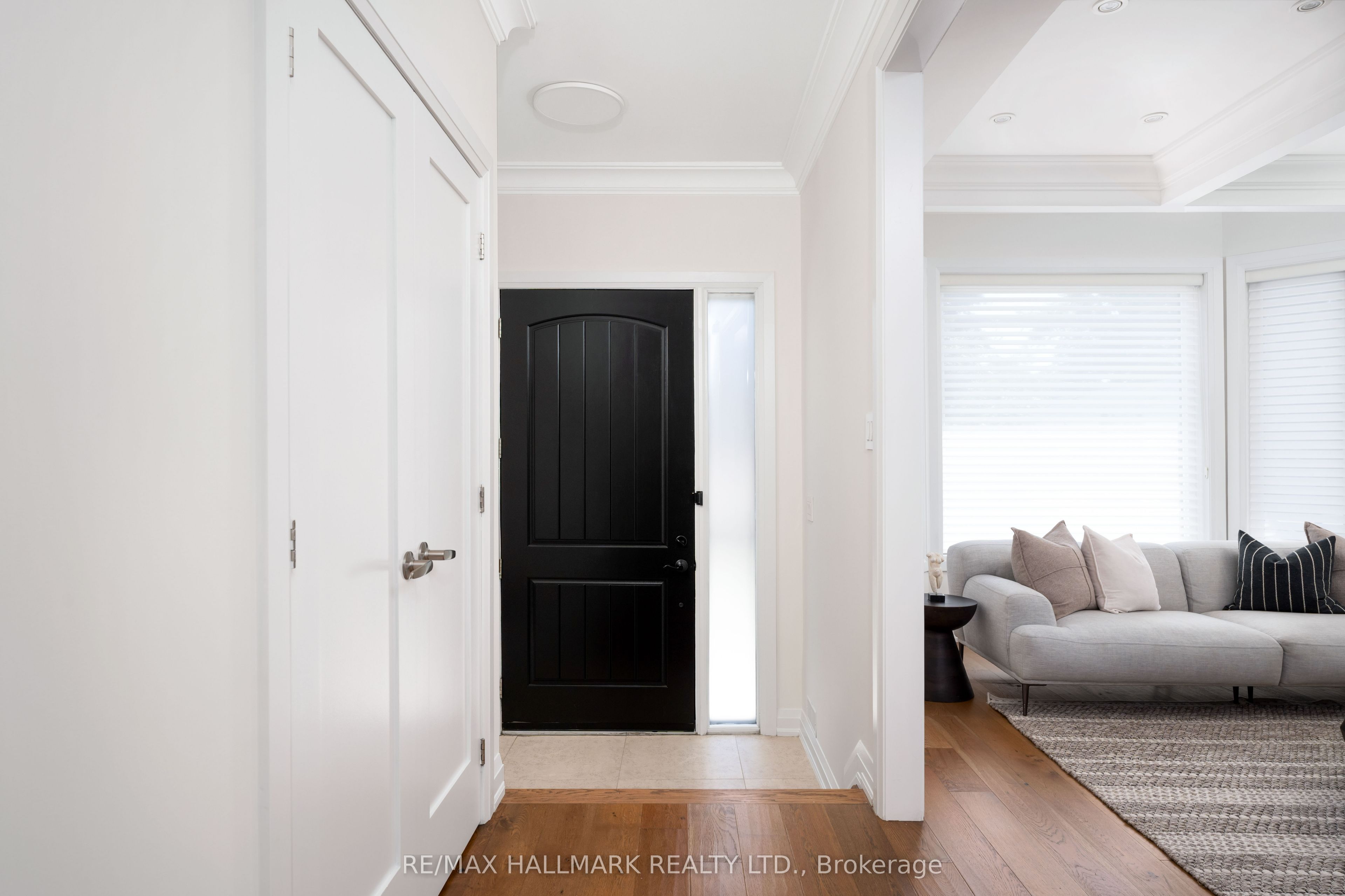 136 Glenwood Crescent, Toronto, ON M4B 1K2 photo 3