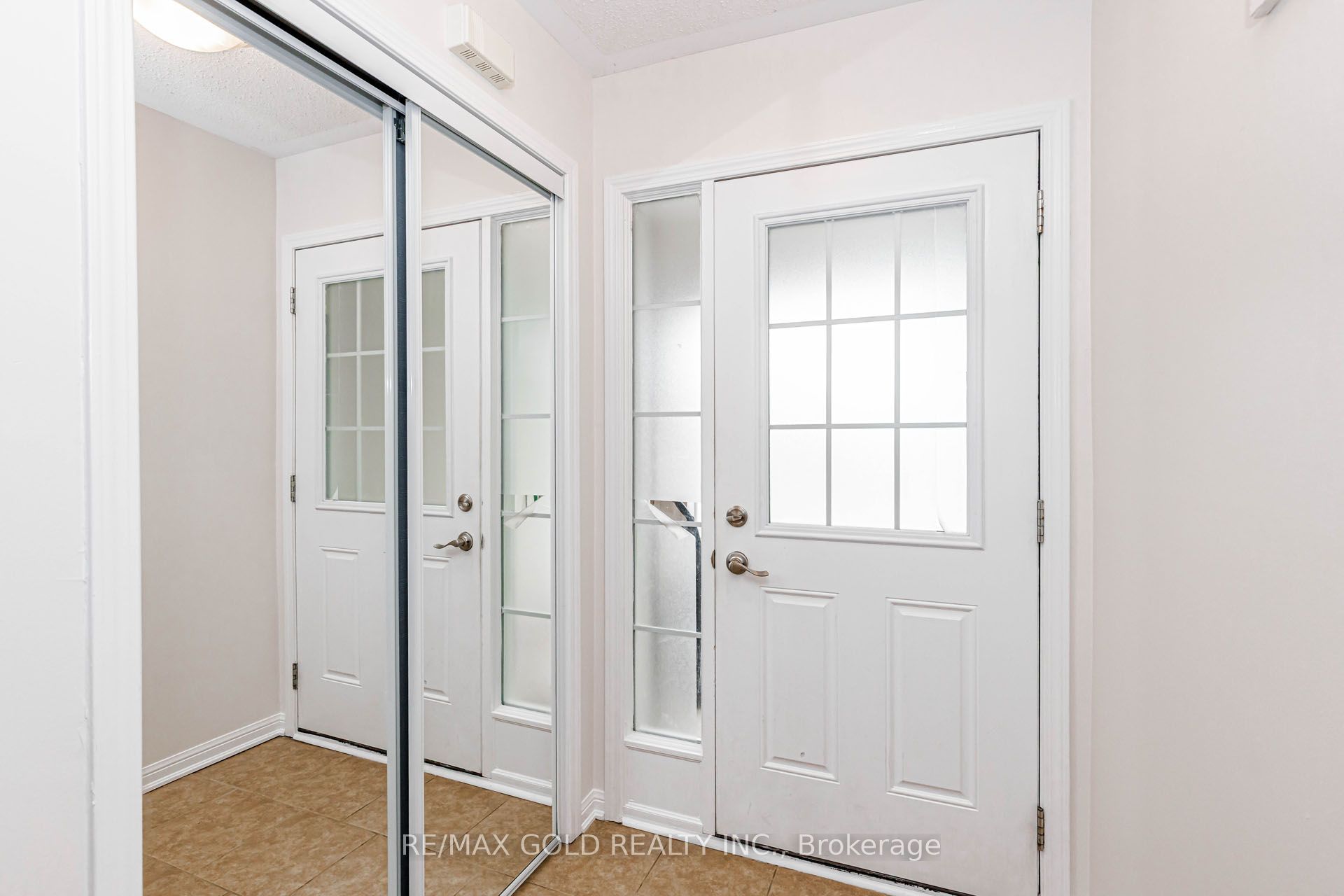 2486 William Jackson Drive, Pickering, ON L1V 2P9 photo 5