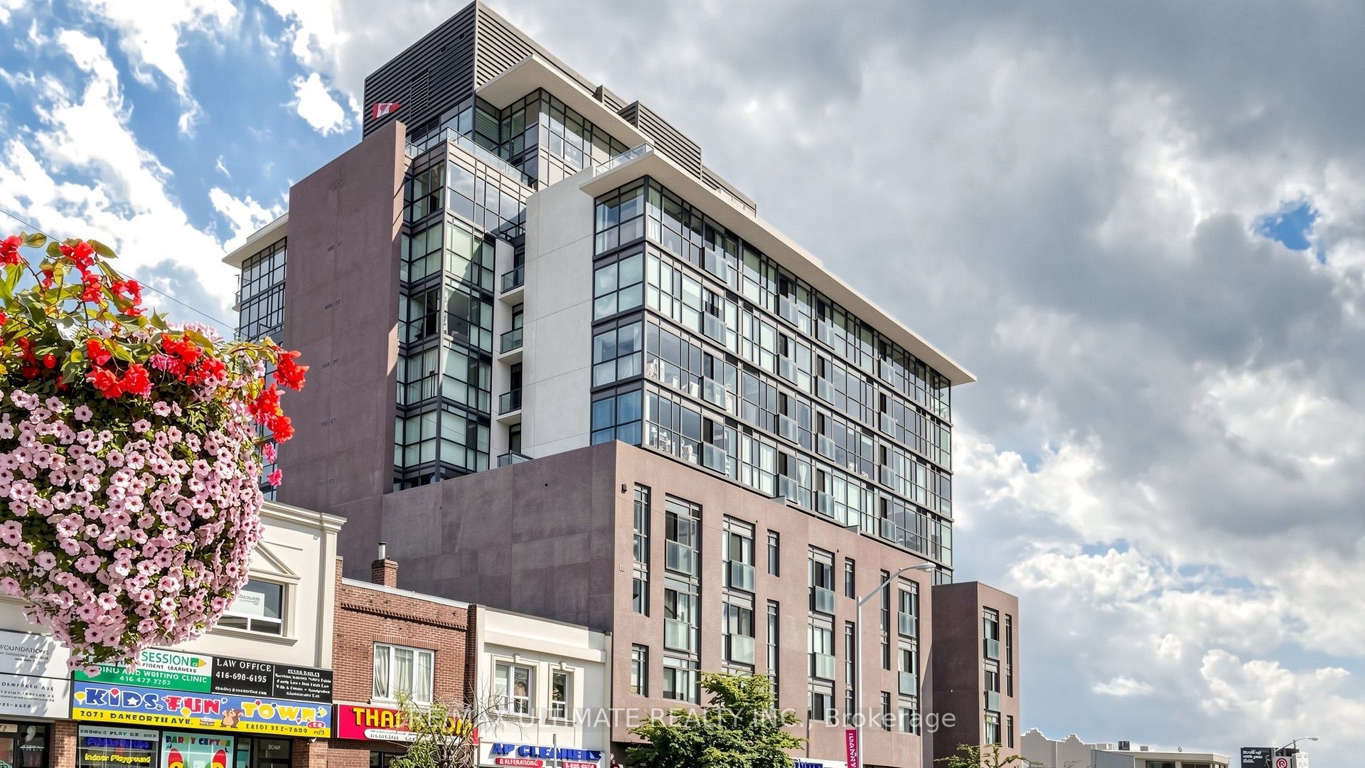 2055 Danforth Avenue 404, Toronto, ON M4C 1J8 photo 3