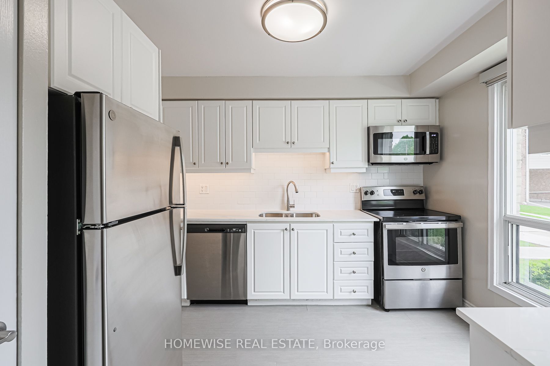 560 Waverly Street N 25, Oshawa, ON L1J 5Y4