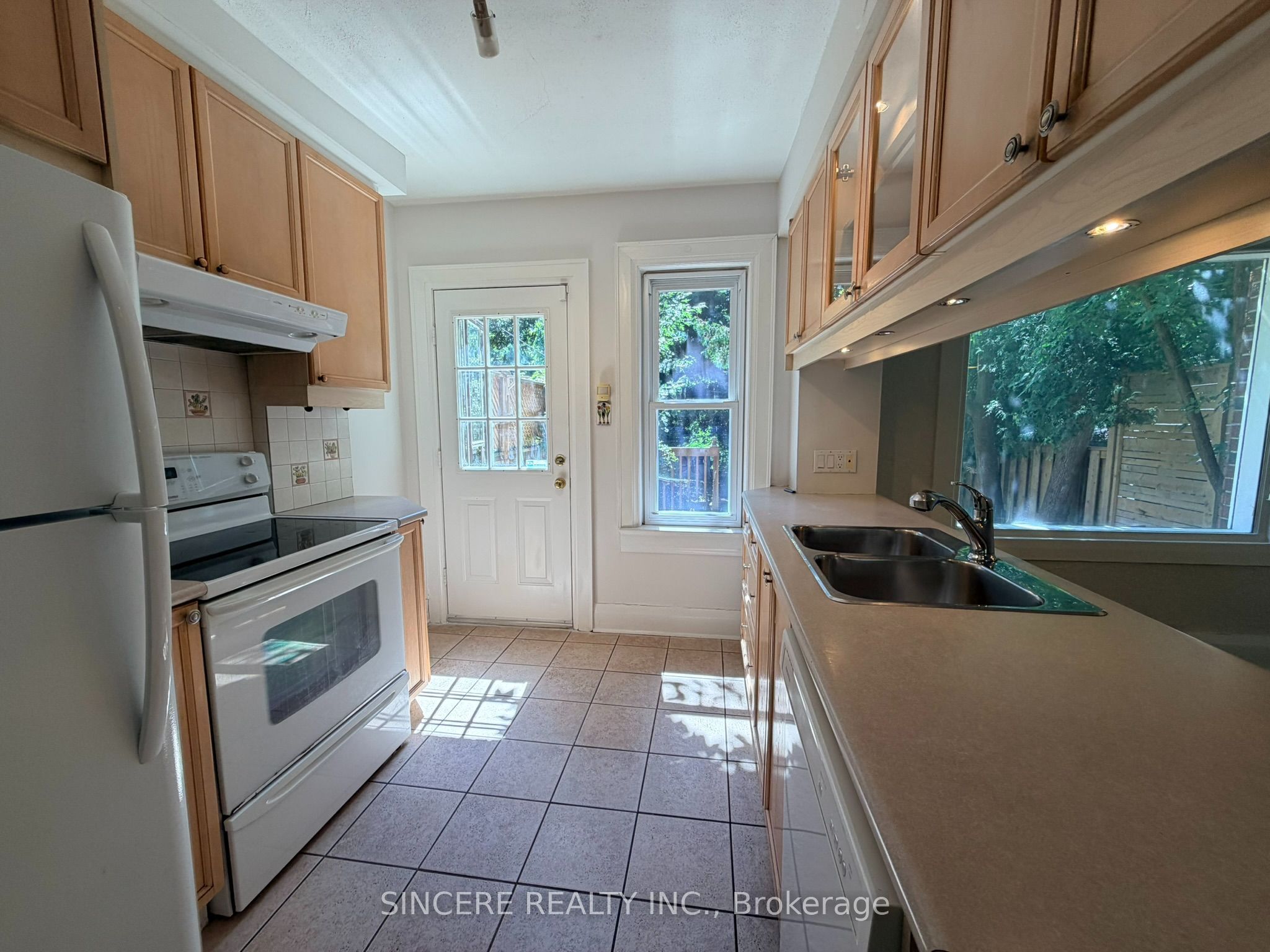 287 Gainsborough Road, Toronto, ON M4L 3C8 photo 5