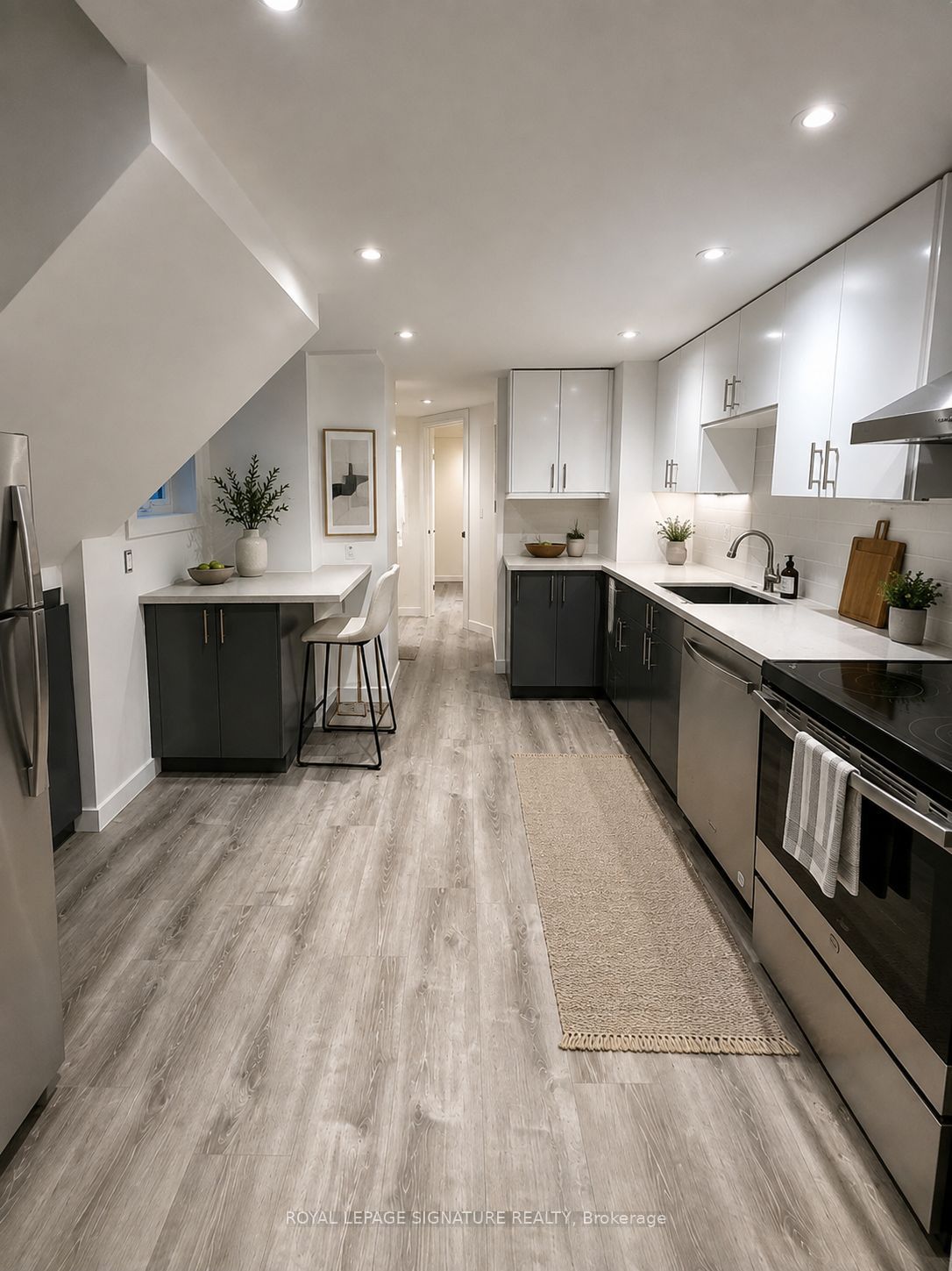 22 Curzon Street Lower, Toronto, ON M4M 3B4 photo 2