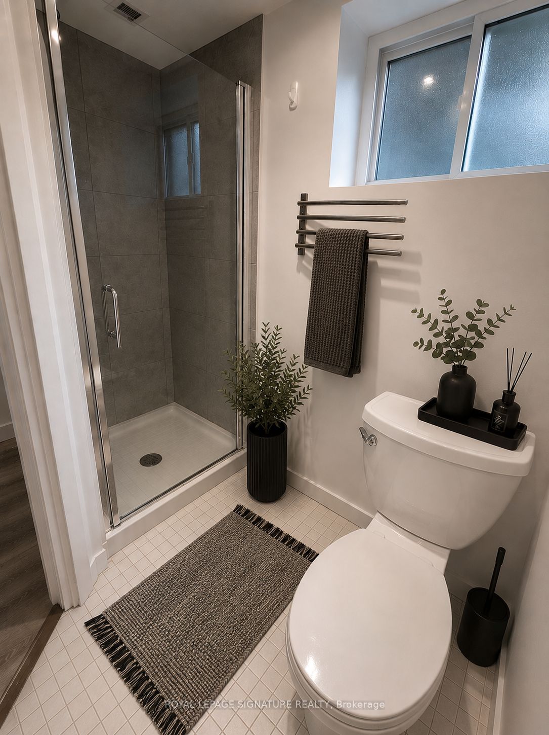 22 Curzon Street Lower, Toronto, ON M4M 3B4 photo 4
