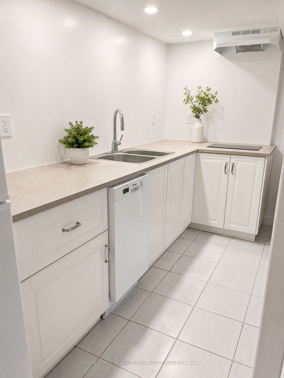 31 Lesmount Avenue Lower, Toronto, ON M4J 3V5 photo 3