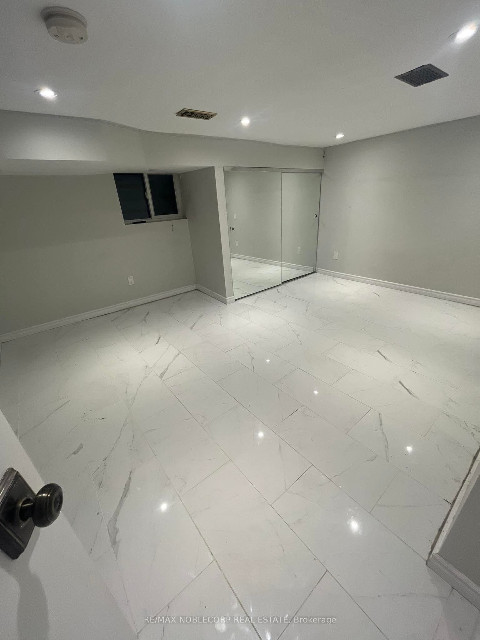20 PAYZAC Avenue, Toronto, ON M1E 2W7 photo 4