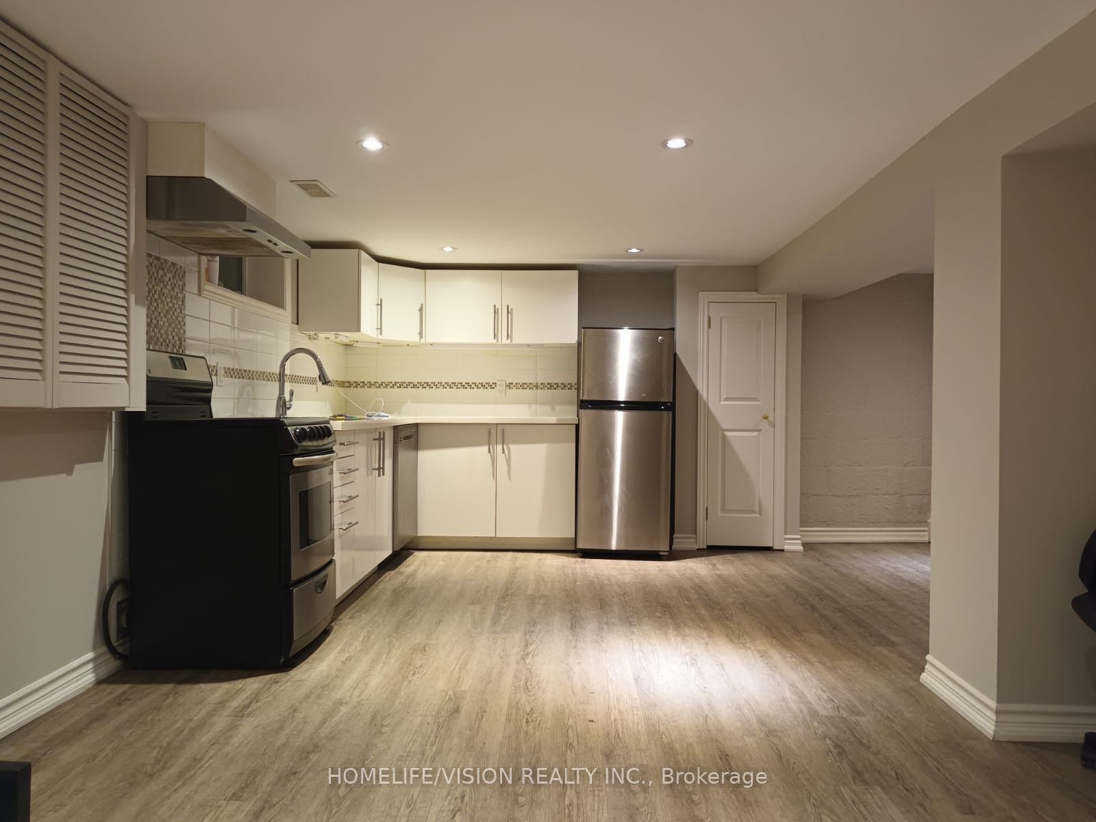 80 Binswood Avenue Basement, Toronto, ON M4C 3N8 photo 2