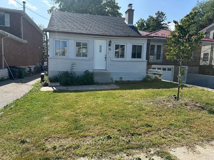 18 Phillip Avenue, Toronto, ON M1N 3P9