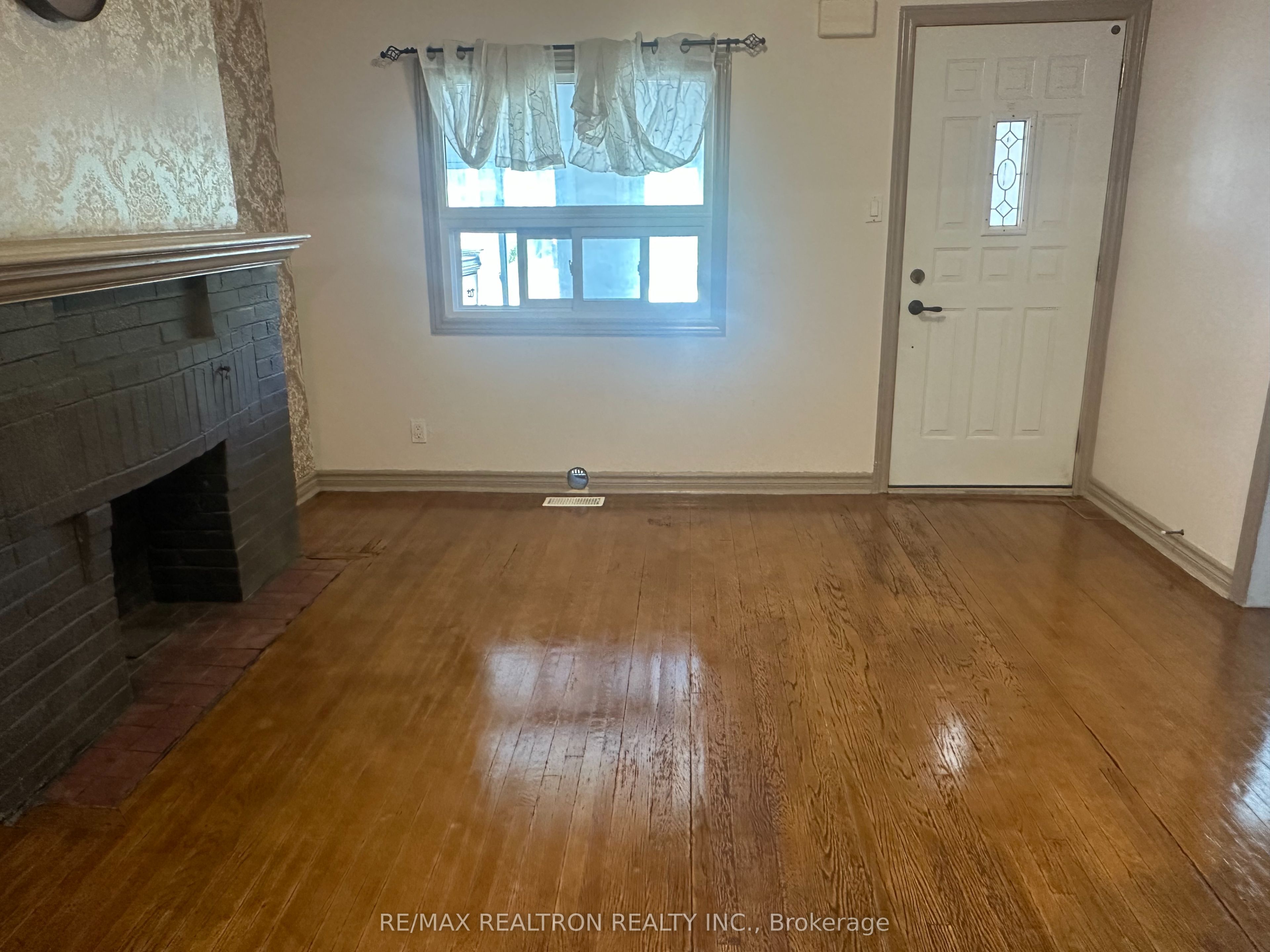 18 Phillip Avenue, Toronto, ON M1N 3P9 photo 4
