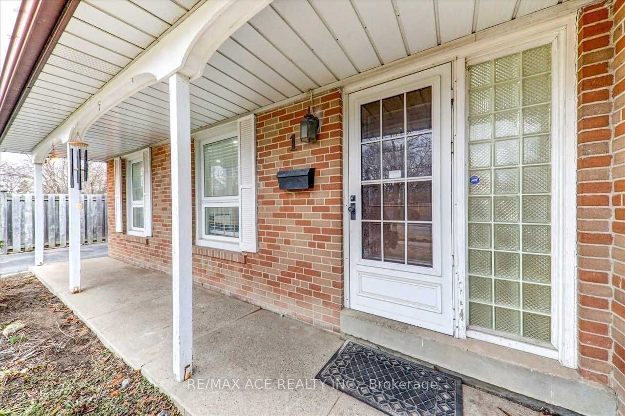 1 Wagner Drive, Toronto, ON M1E 2Z4 photo 5