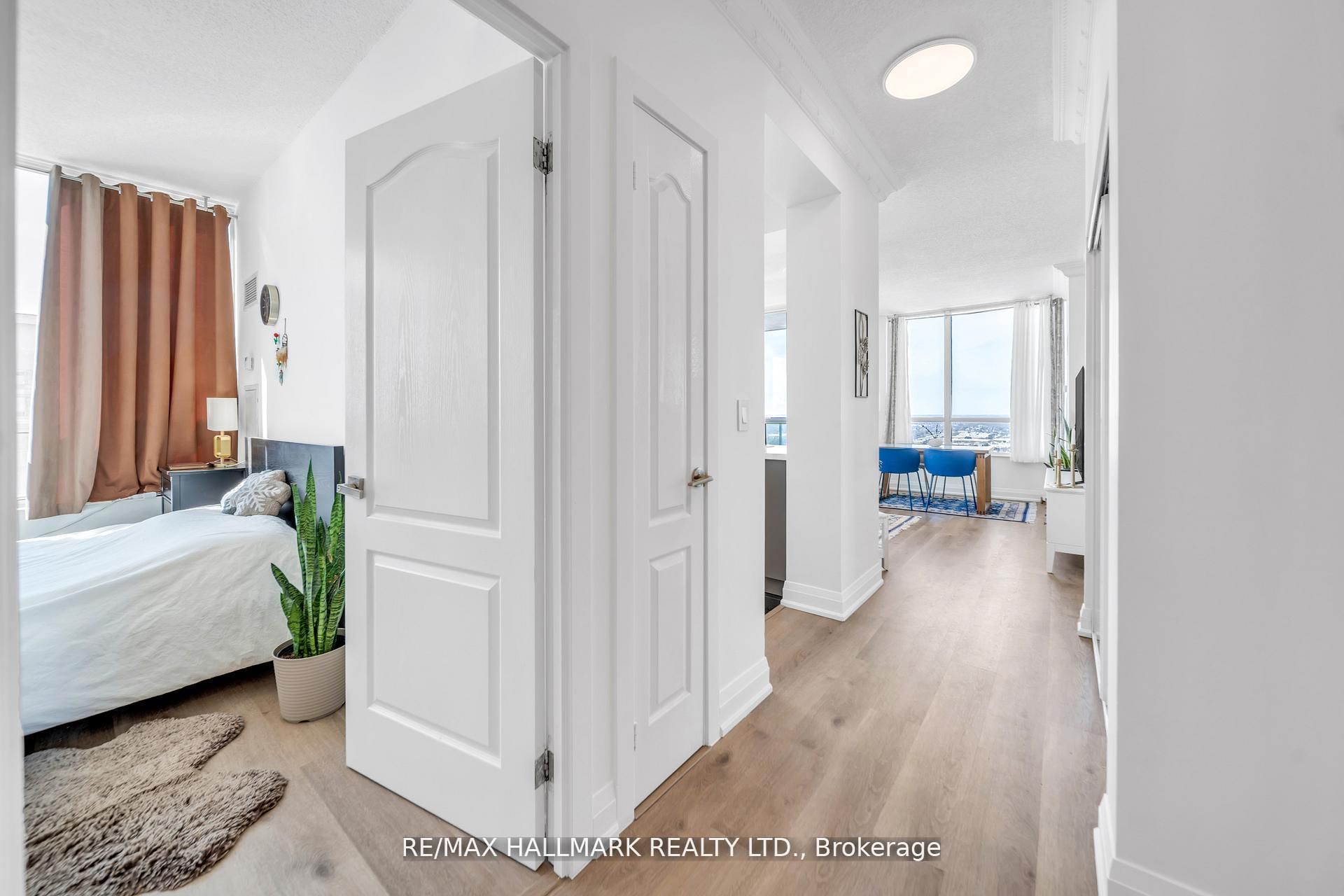 60 Brian Harrison Way PH 3703, Toronto, ON M1P 5J5 photo 4