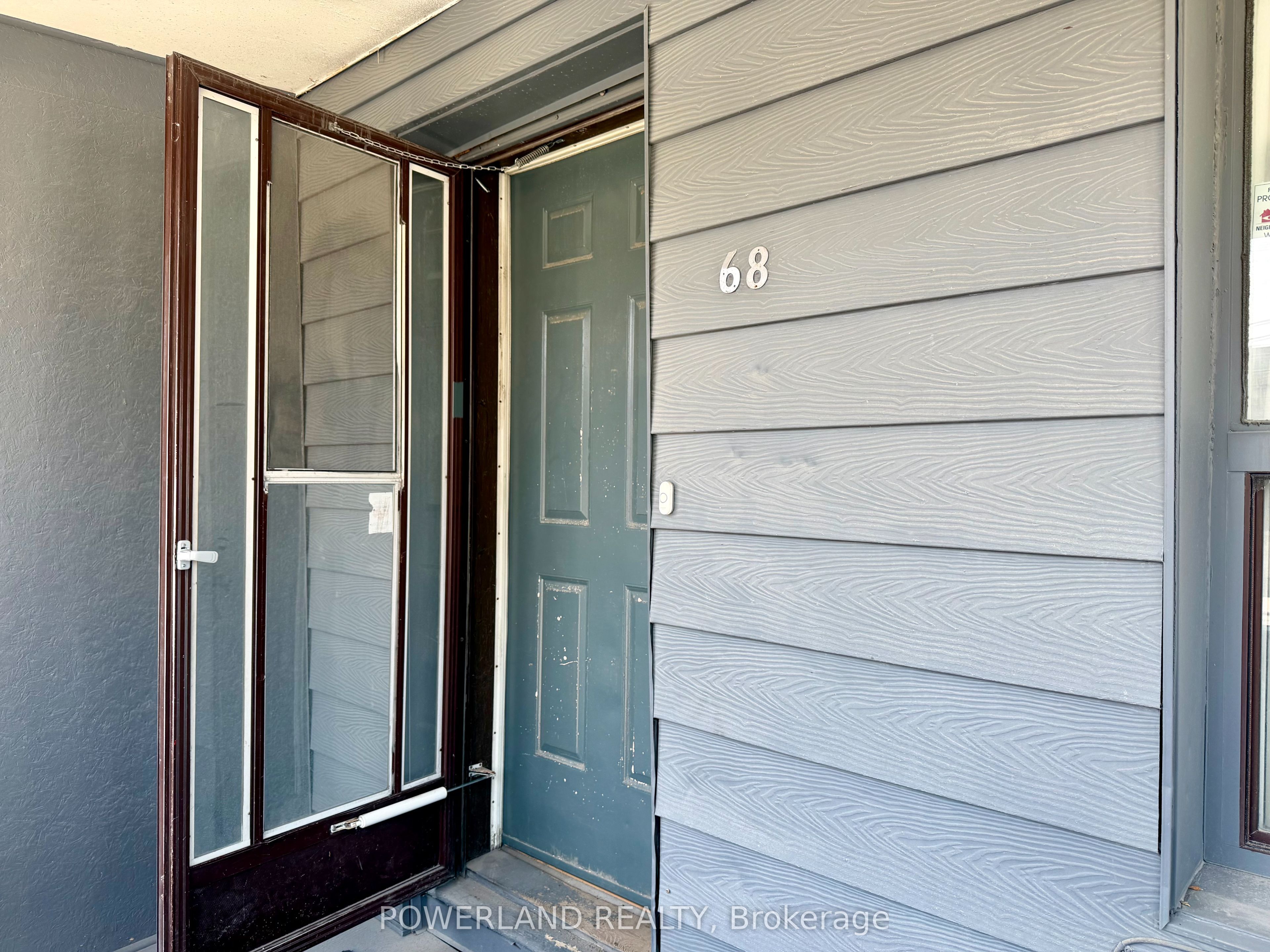 68 Carlaw Avenue A, Toronto, ON M4M 2R7 photo 2