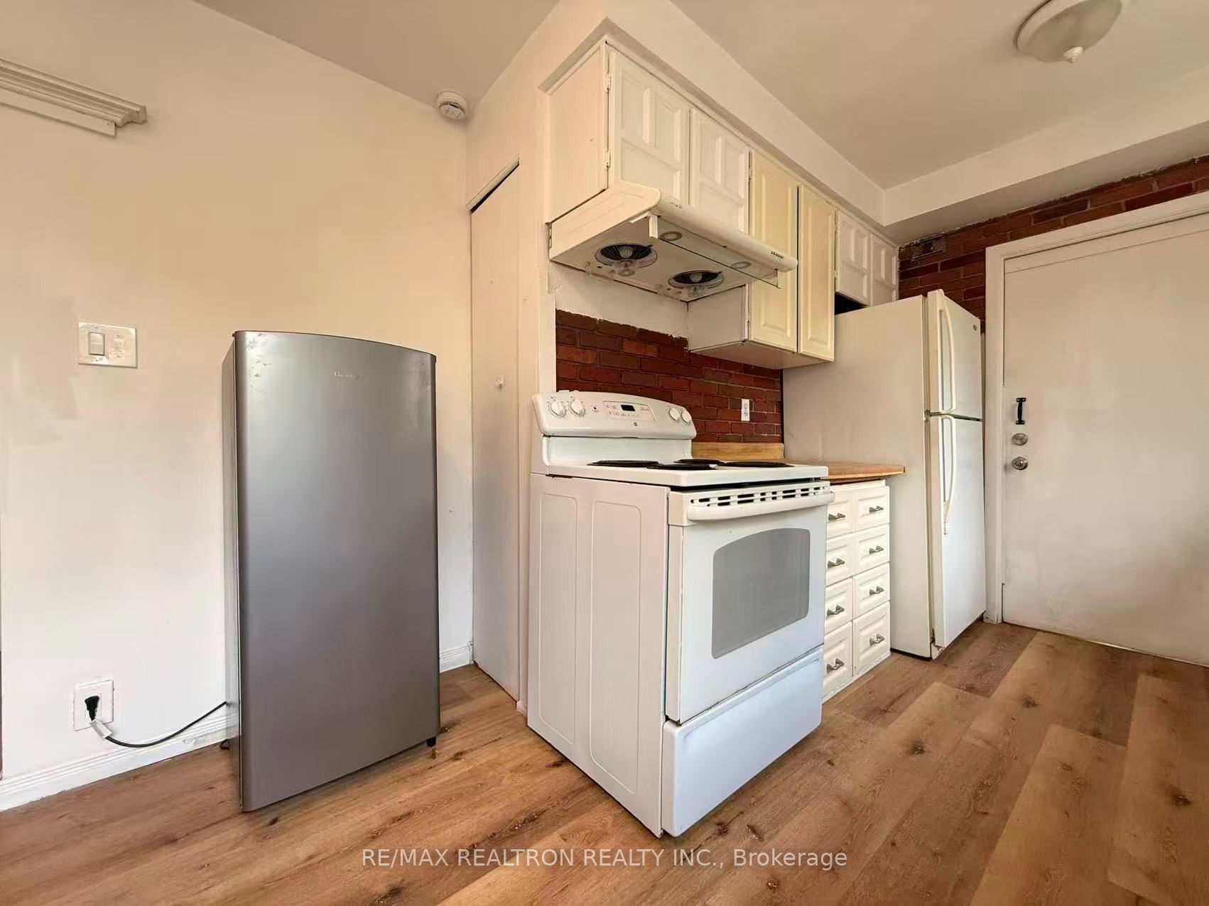 2 Plum Brook Crescent Upper, Toronto, ON M1S 3Z8 photo 3