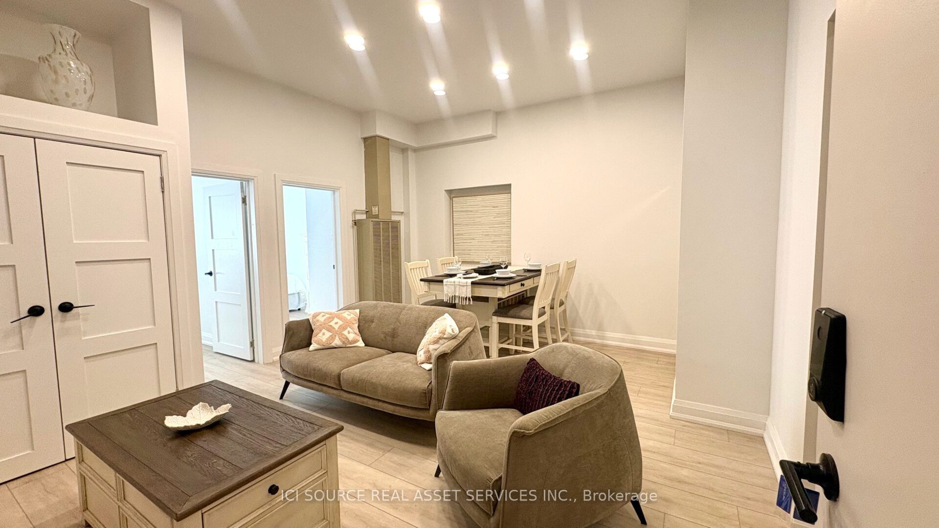 754 Queen Street E 1, Toronto, ON M4M 1H4 photo 2