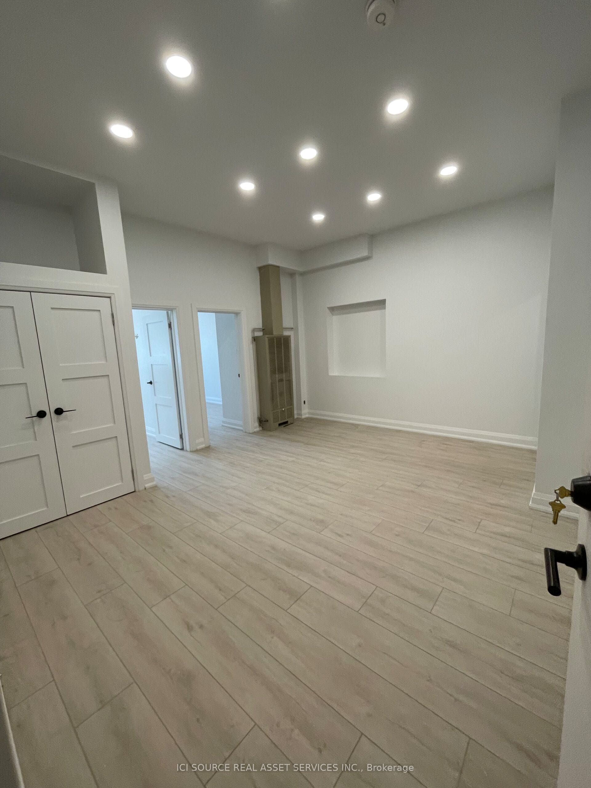 754 Queen Street E 1, Toronto, ON M4M 1H4 photo 3