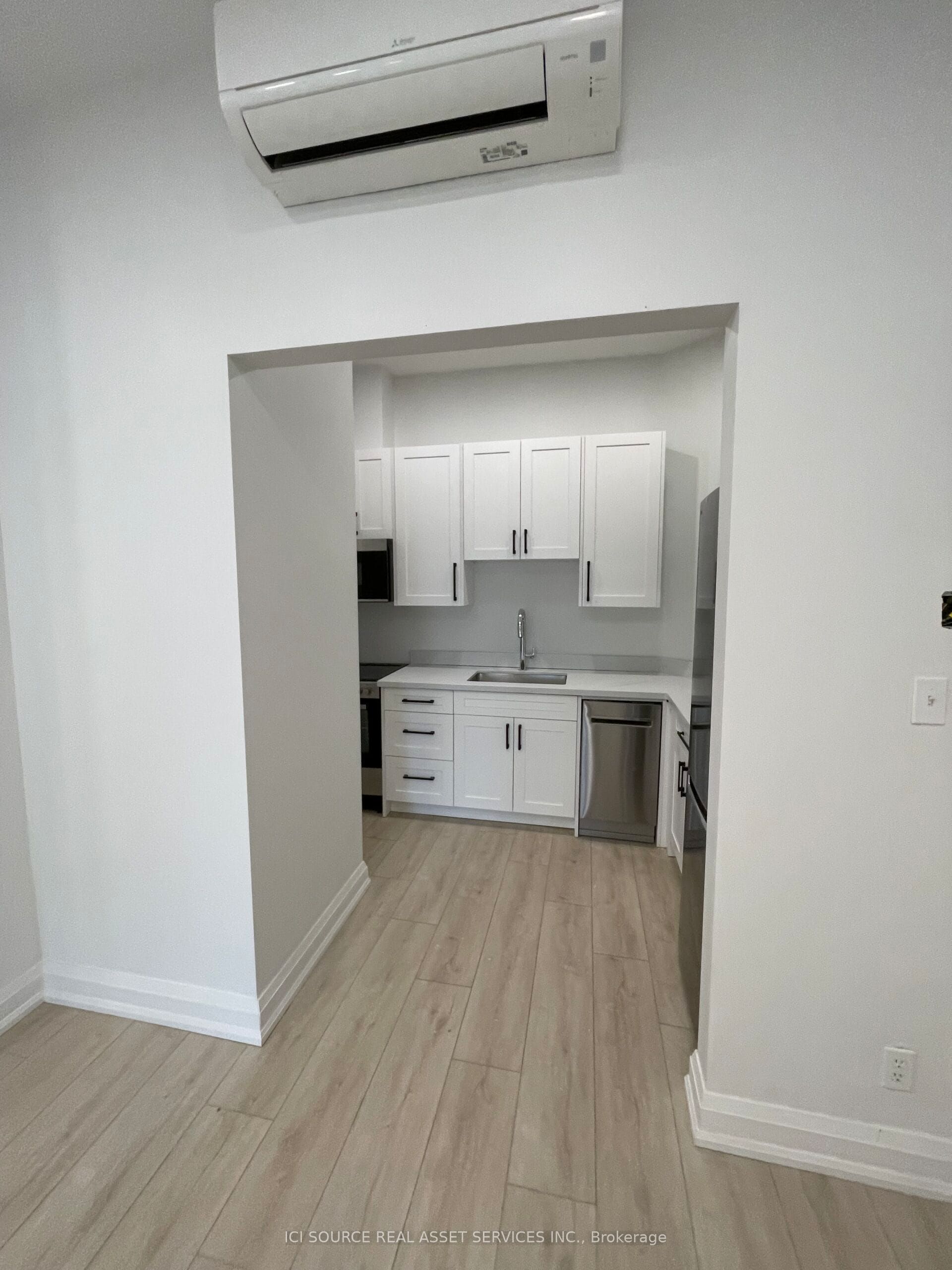 754 Queen Street E 1, Toronto, ON M4M 1H4 photo 4