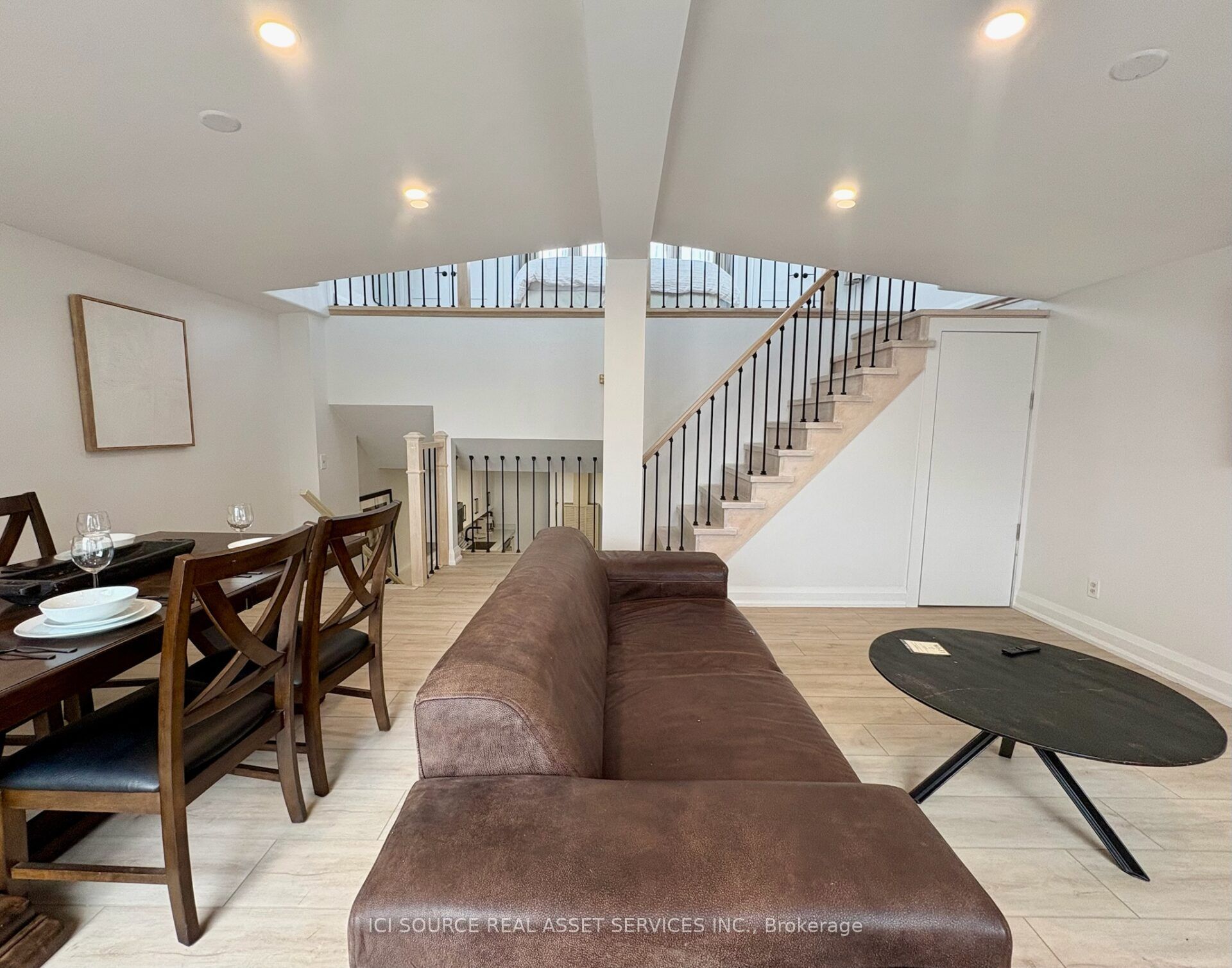 754 Queen Street E 2, Toronto, ON M4M 1H4 photo 5