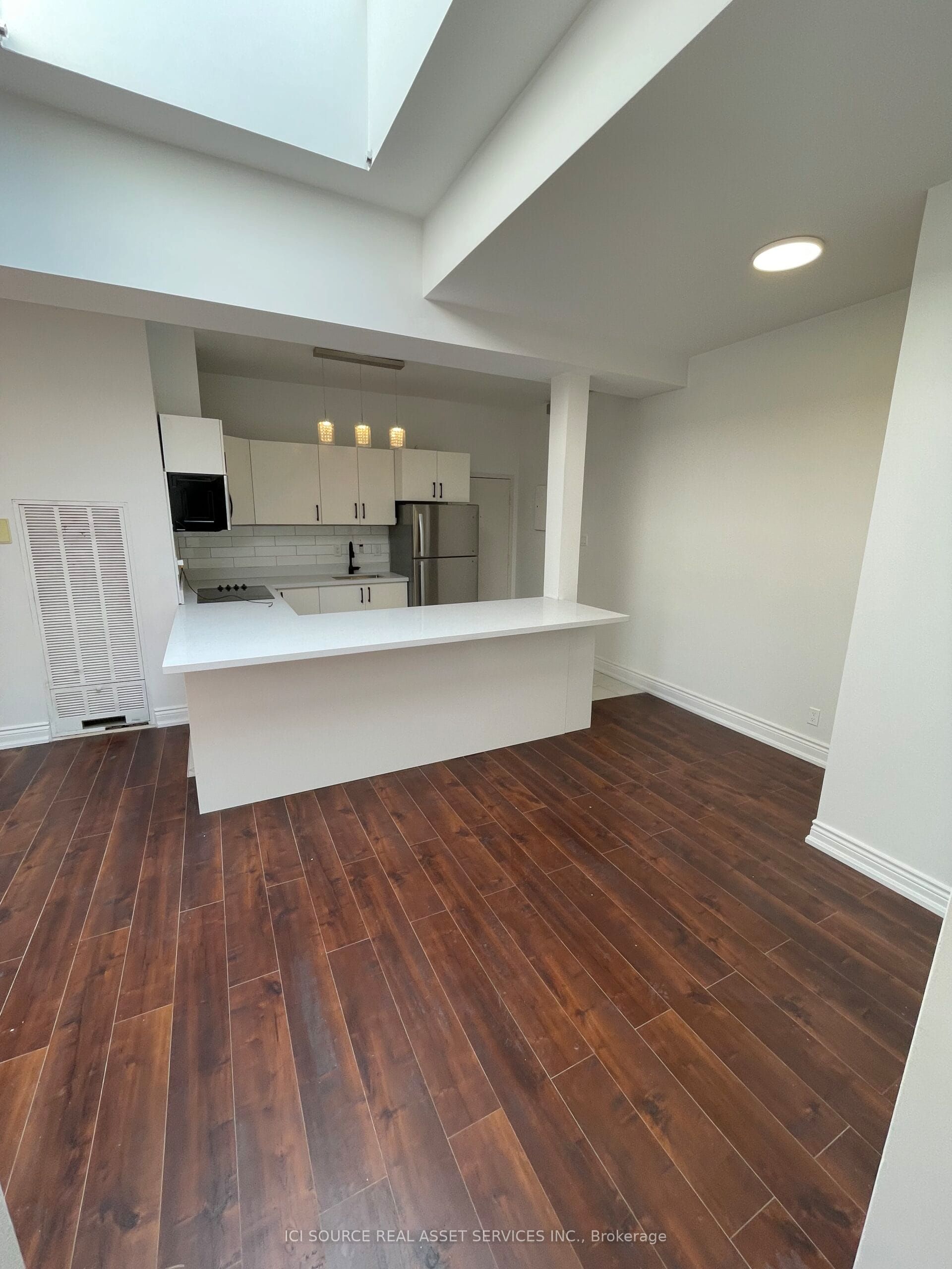754 Queen Street E 4, Toronto, ON M4M 1H4 photo 2