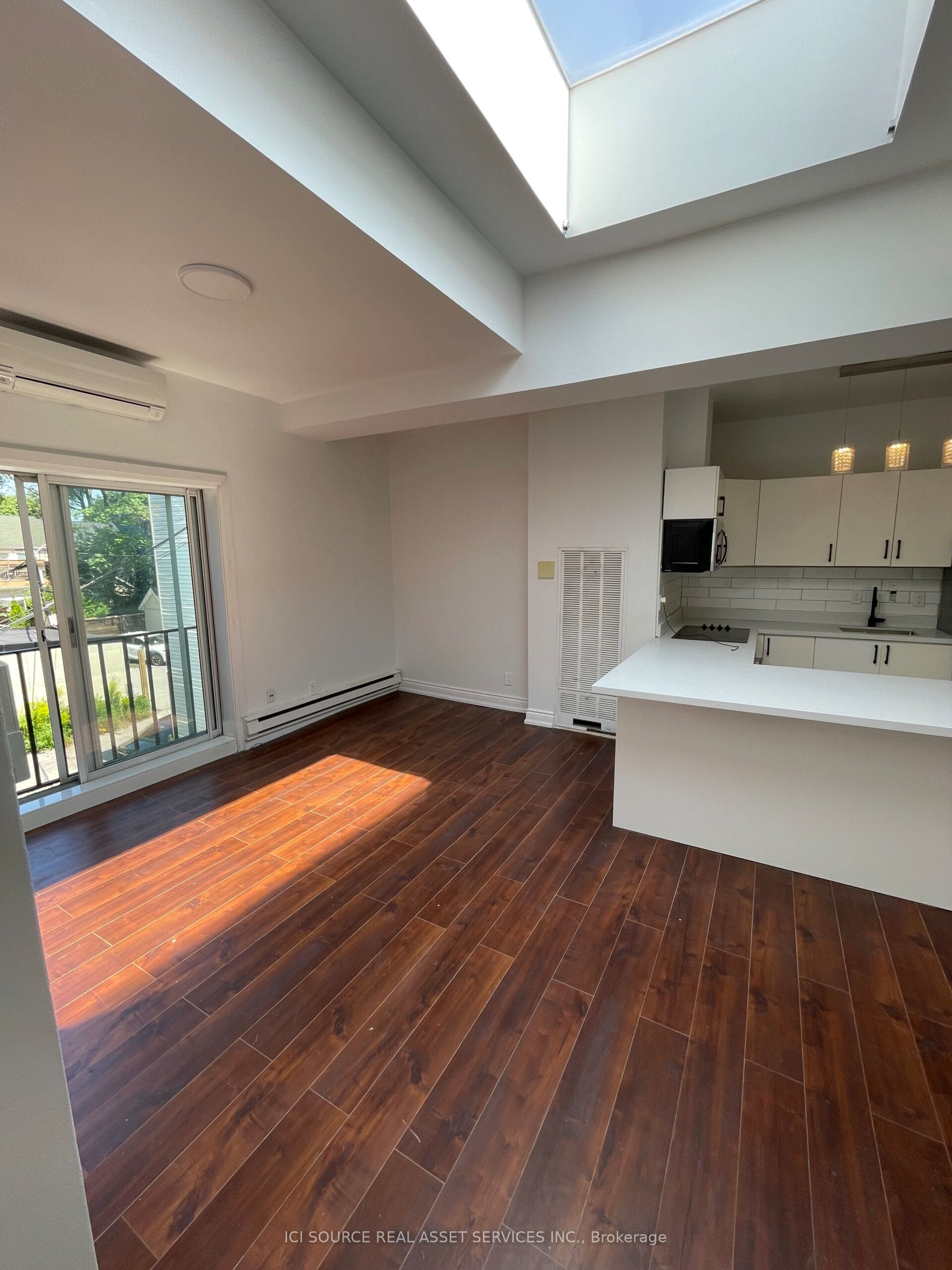 754 Queen Street E 4, Toronto, ON M4M 1H4 photo 3