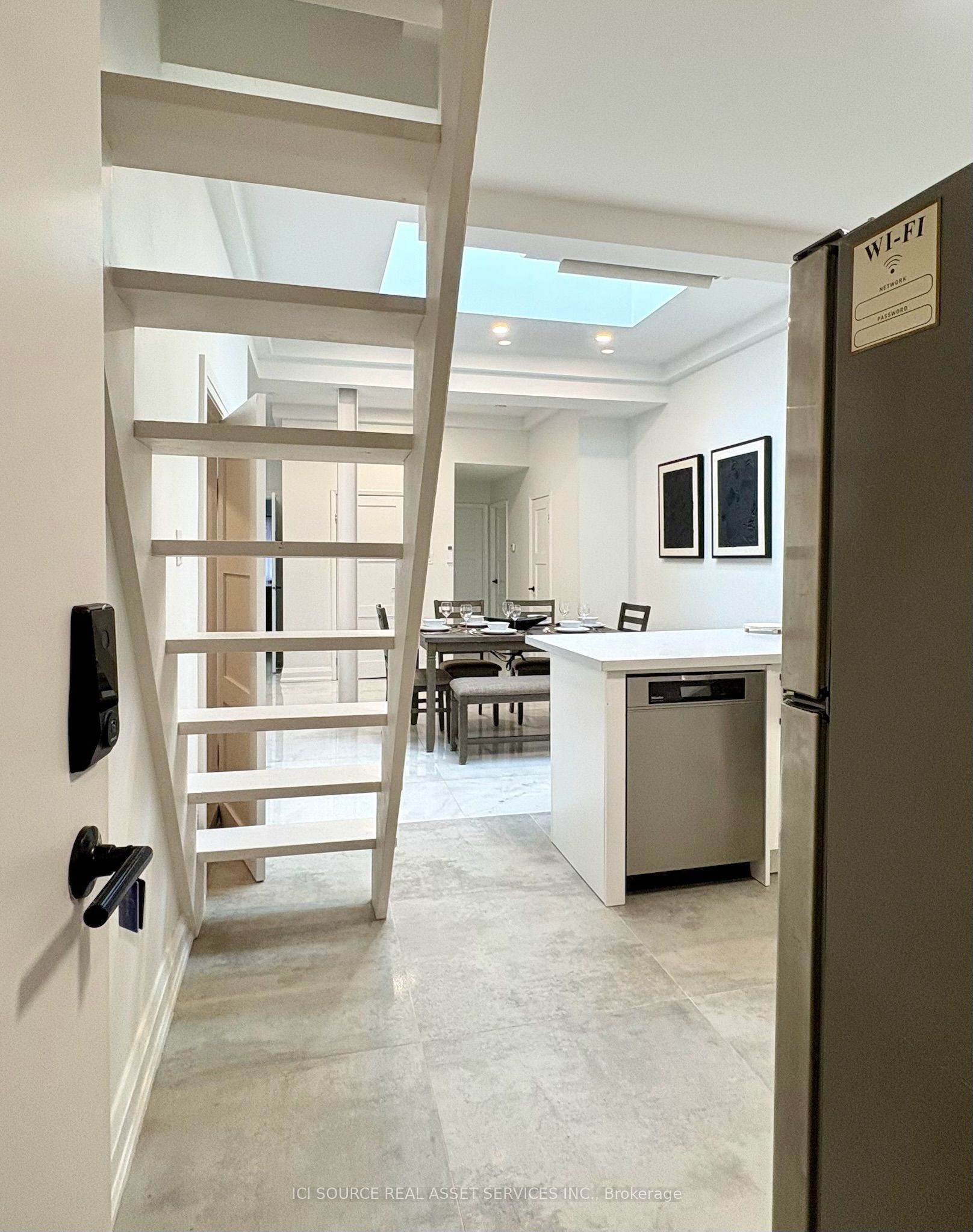 754 Queen Street E 3, Toronto, ON M4M 1H4 photo 3