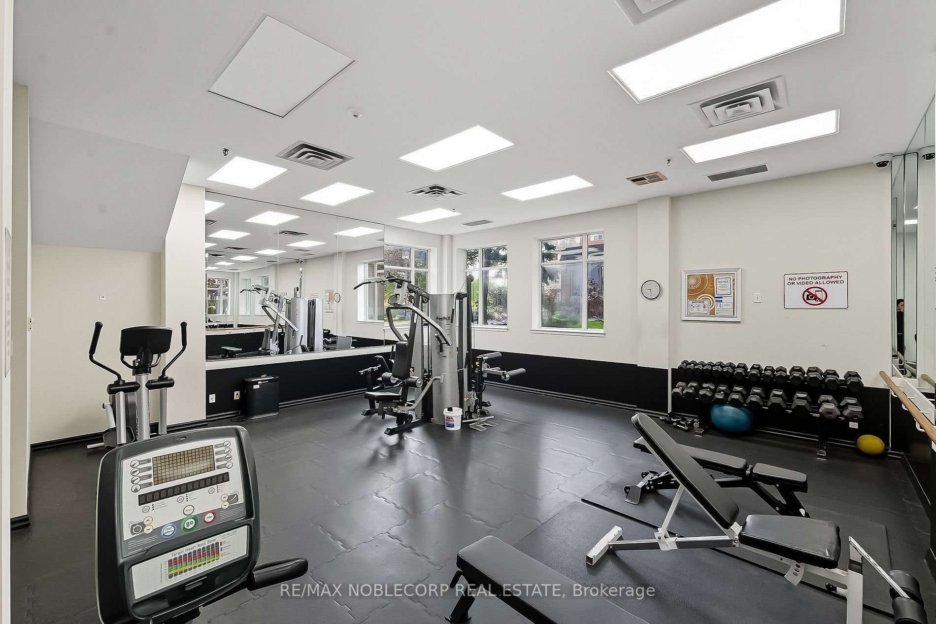400 Mclevin Avenue 1603, Toronto, ON M1B 5J4 photo 4