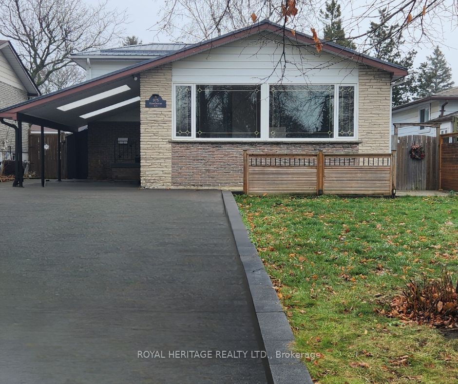 975 Hawthorne Court Main, Oshawa, ON L1H 2H4