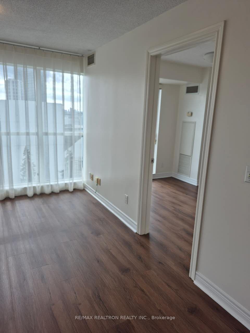 60 Town Centre Court 909, Toronto, ON M1P 0B1 photo 3