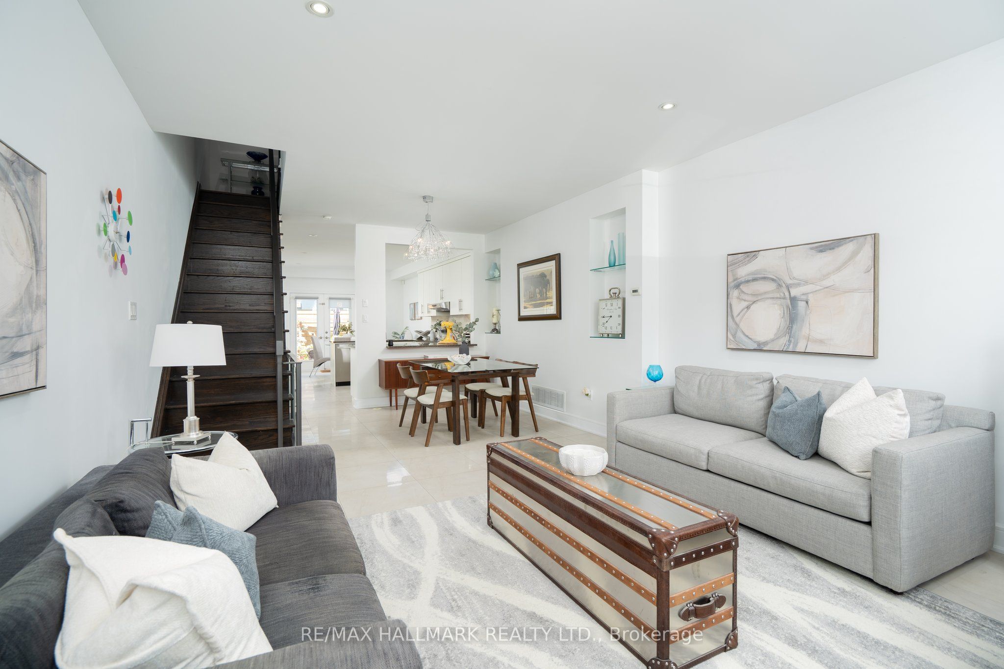 82 Woodbine Avenue, Toronto, ON M4L 2A2 photo 5