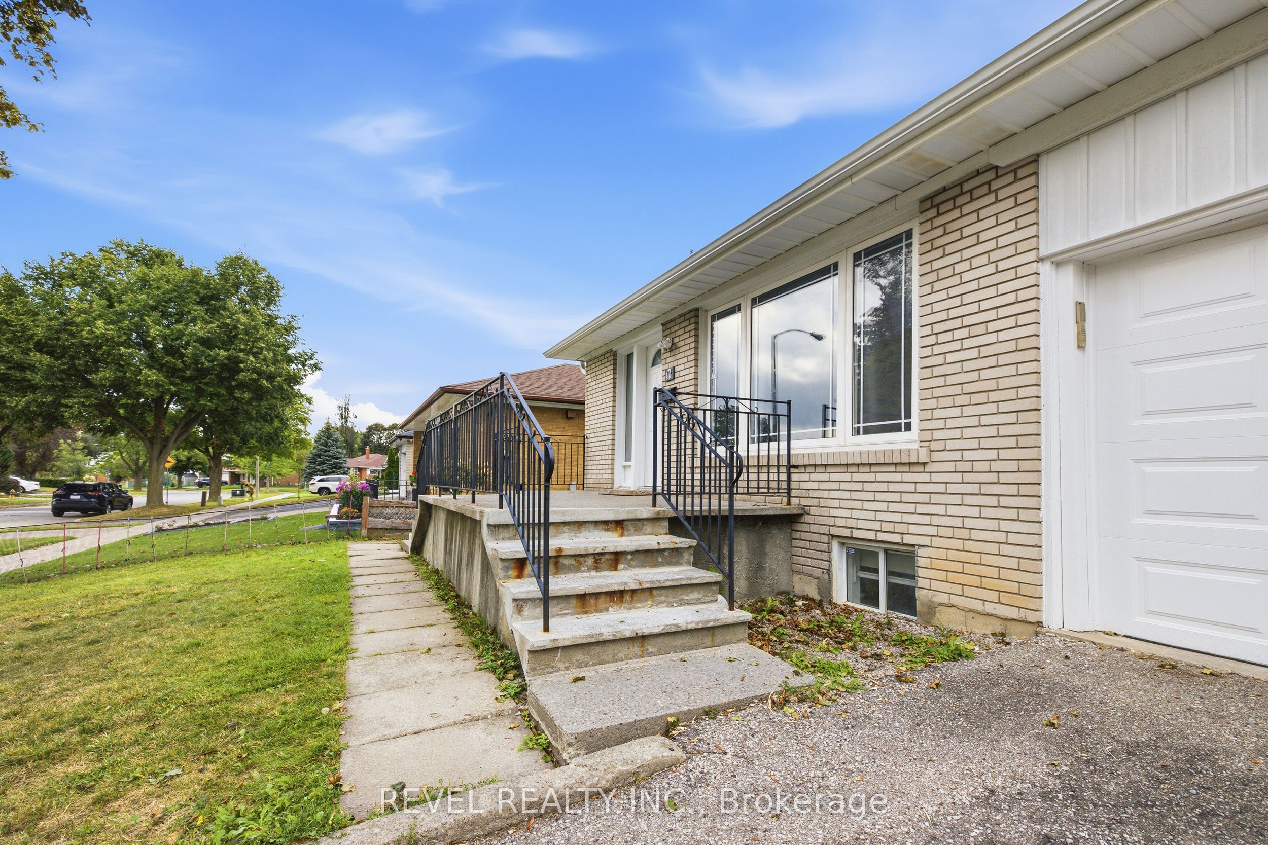 17 Amberjack Boulevard, Toronto, ON M1H 2J2 photo 3