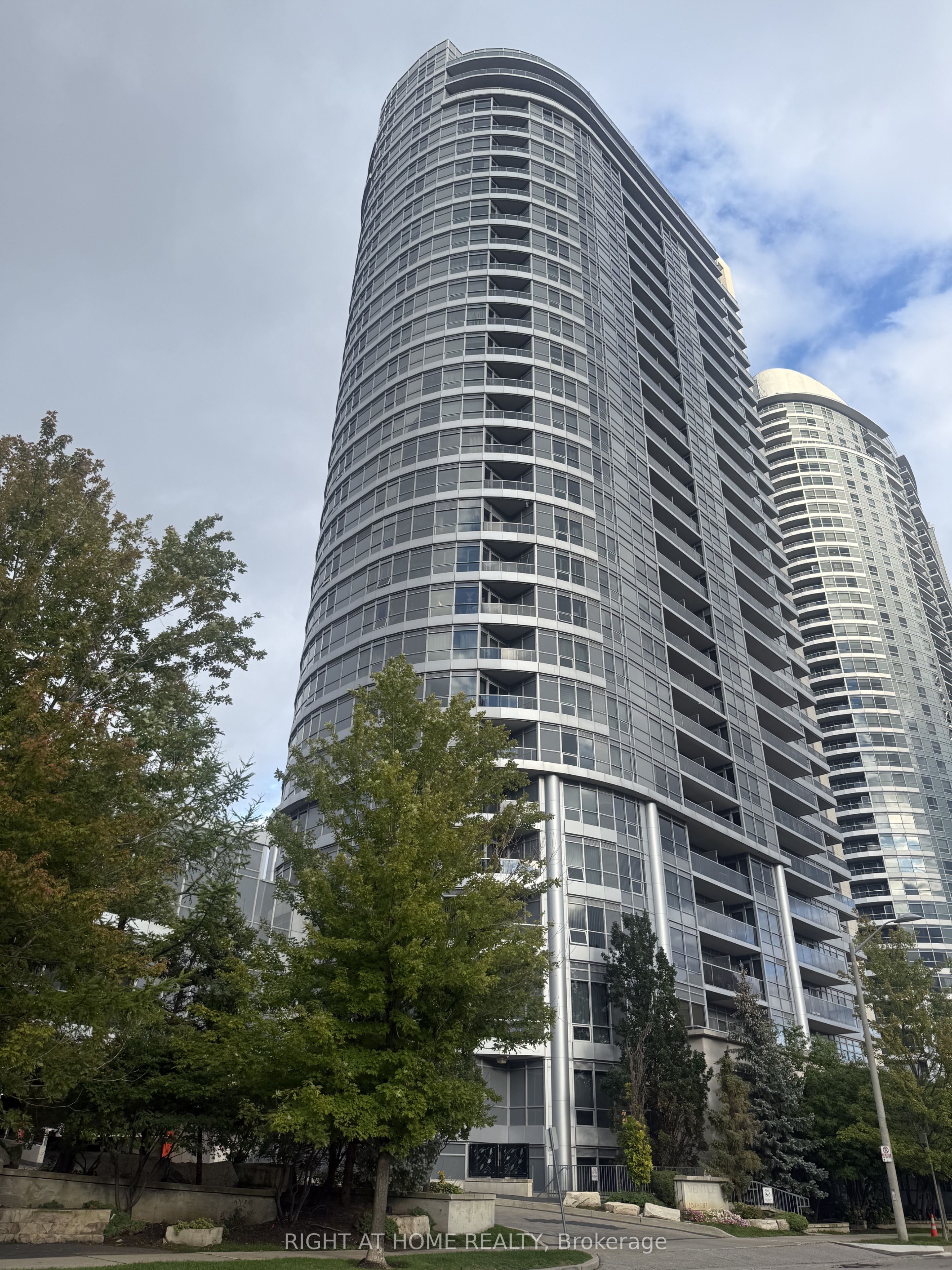151 Village Green Square 204, Toronto, ON M1S 0K5