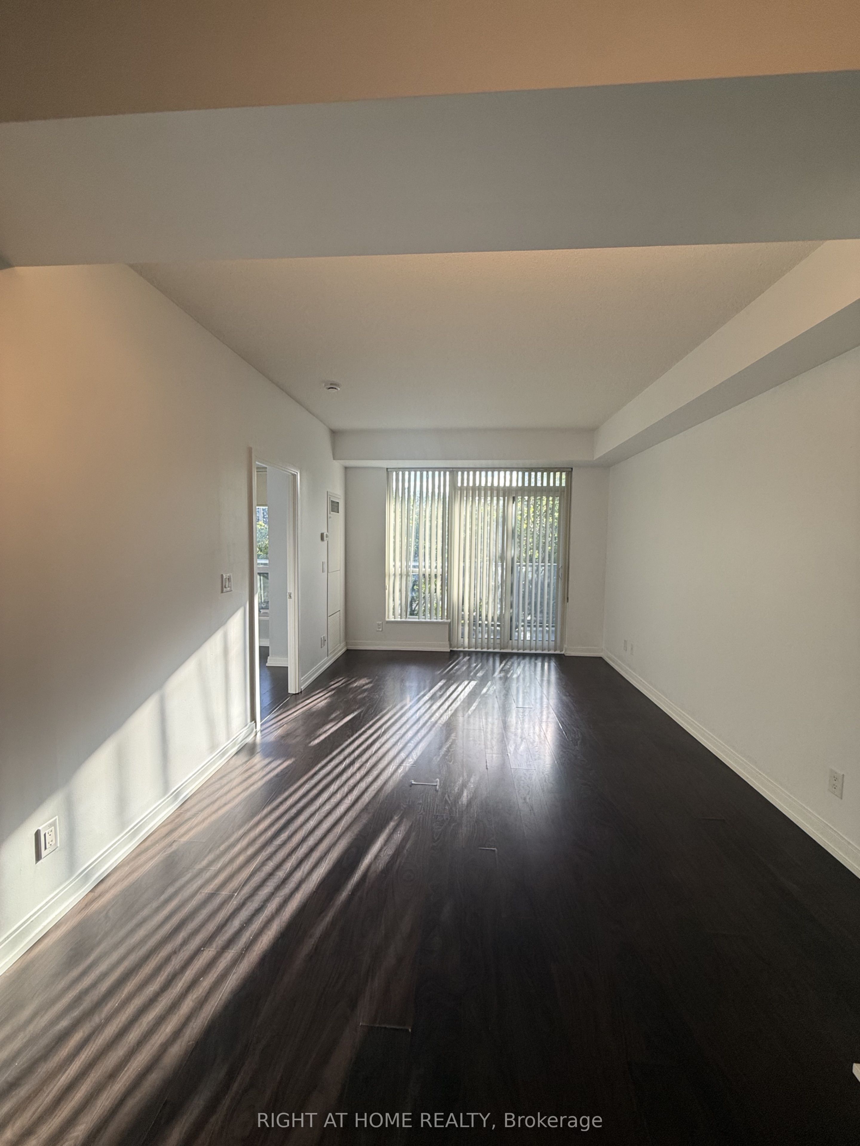 151 Village Green Square 204, Toronto, ON M1S 0K5 photo 4