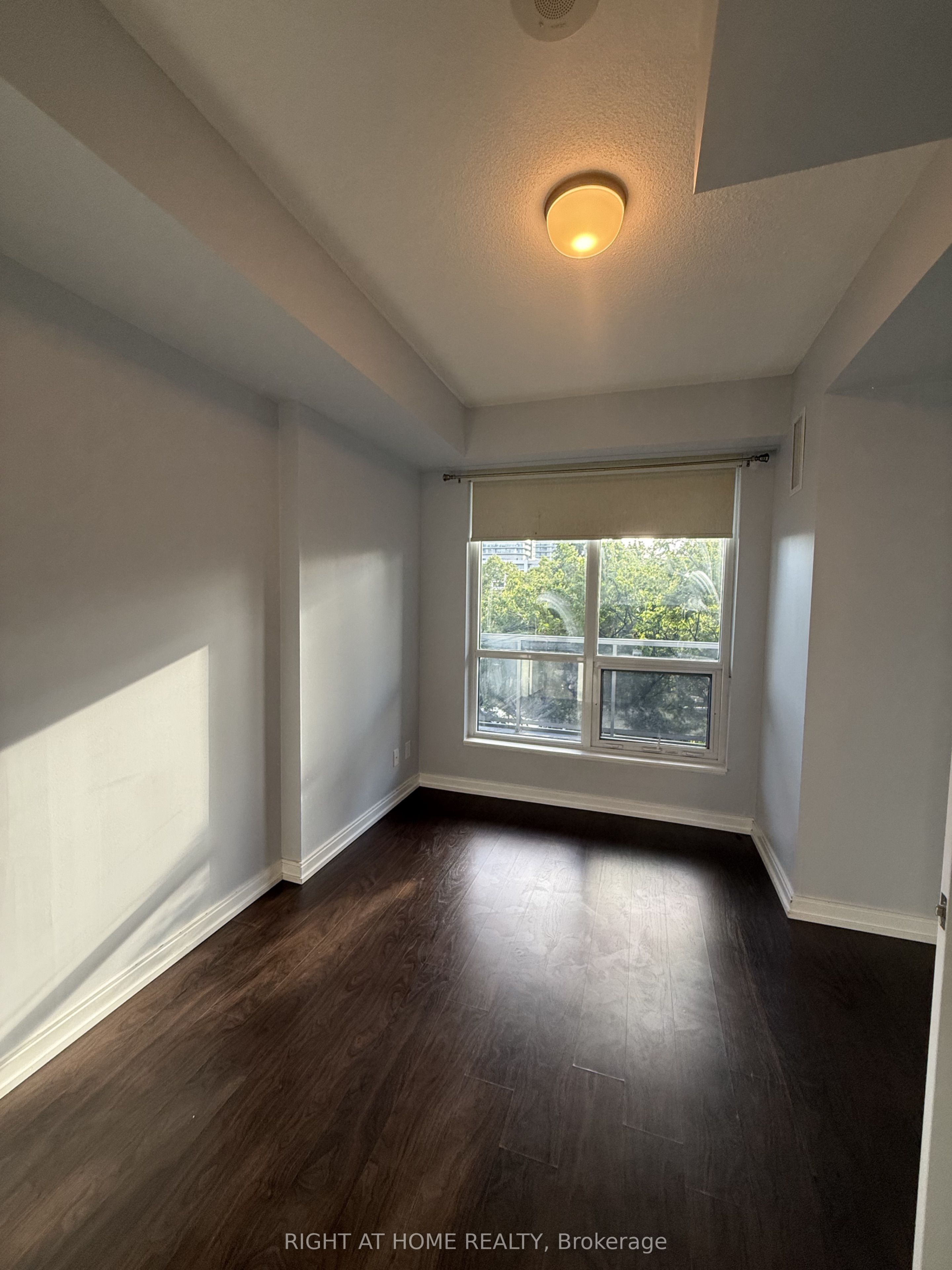 151 Village Green Square 204, Toronto, ON M1S 0K5 photo 5
