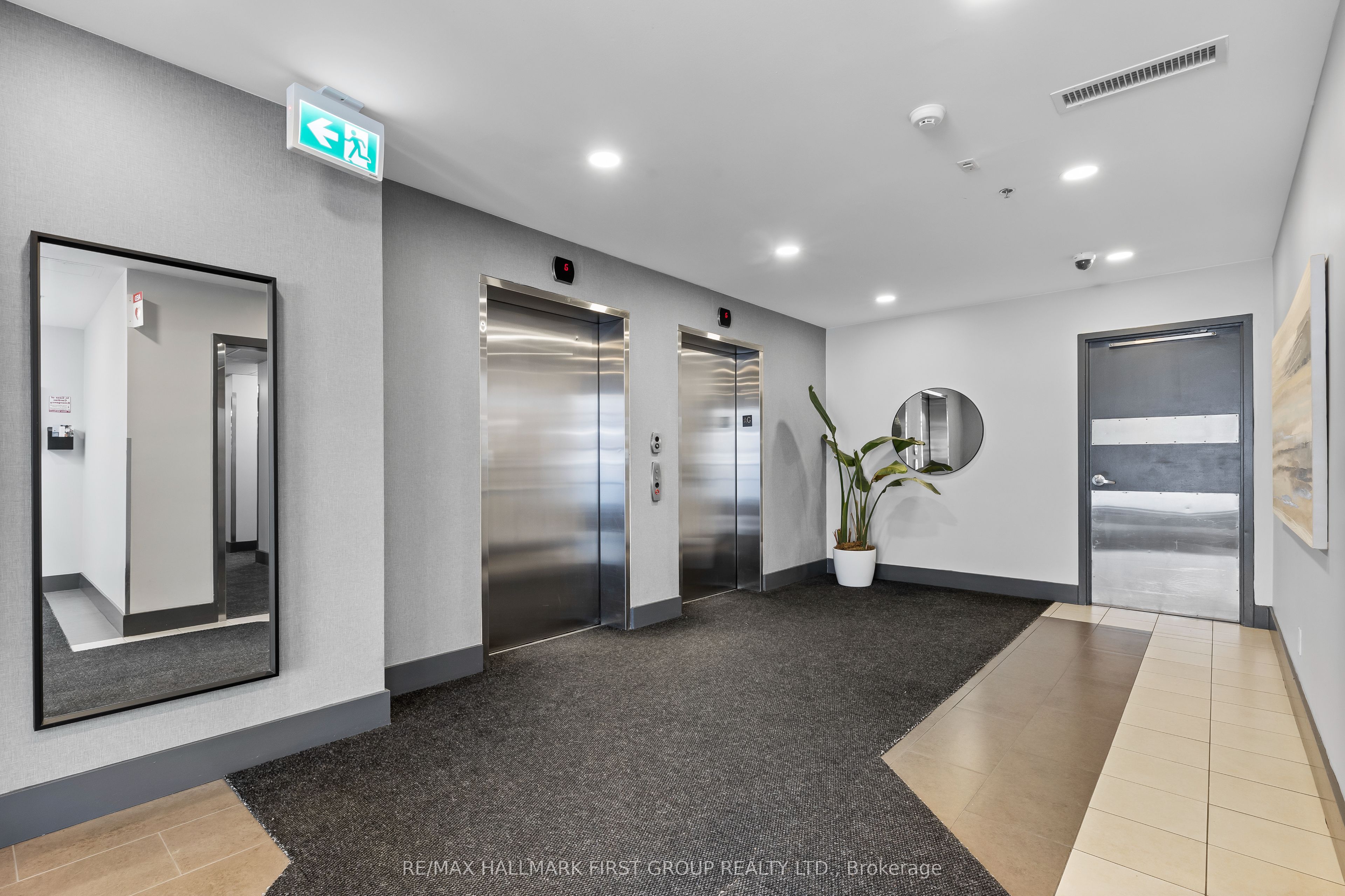 601 Kingston Road 214, Toronto, ON M4E 3Y2 photo 2